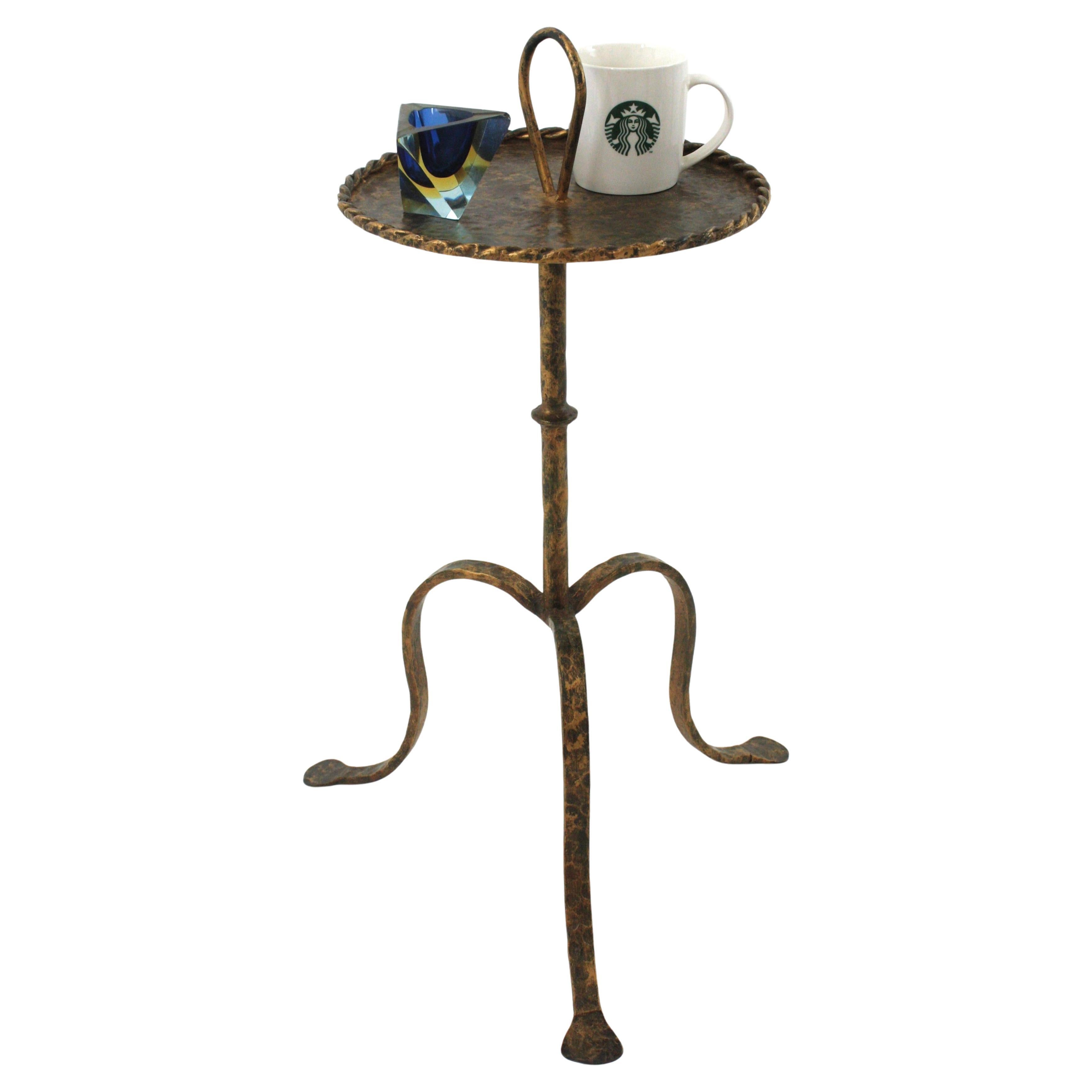Martini Table // Gueridon // Side Table // End Table // Drink Table

Elegant hand-hammered iron drinks end table or pedestal table standing on a tripod base with handle on the top. Spain, 1940s.
This table features a round top richly adorned by the