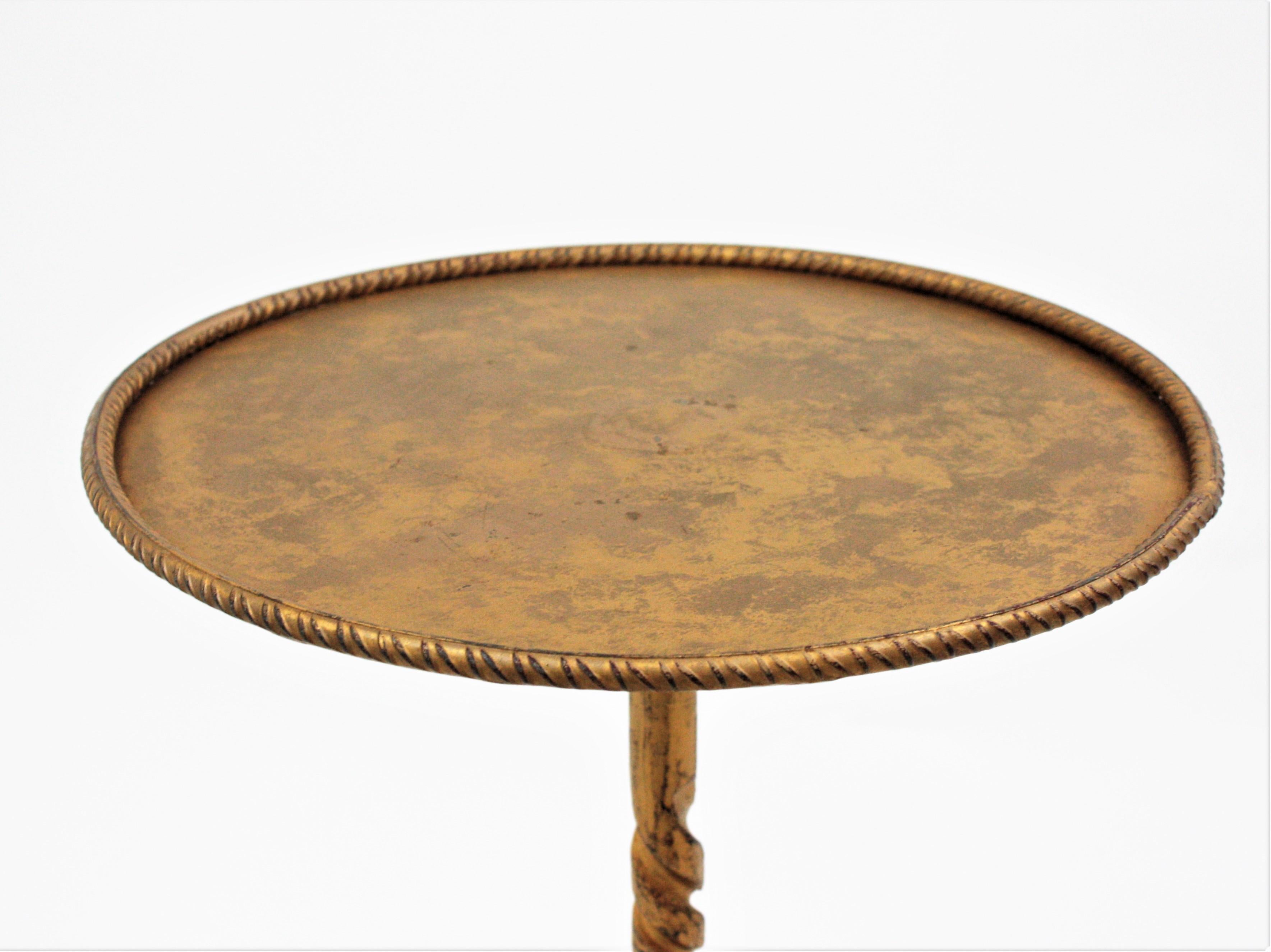 Doré Table d'appoint / table à boissons / table à martini en fer forgé et doré, Espagne, années 1950 en vente