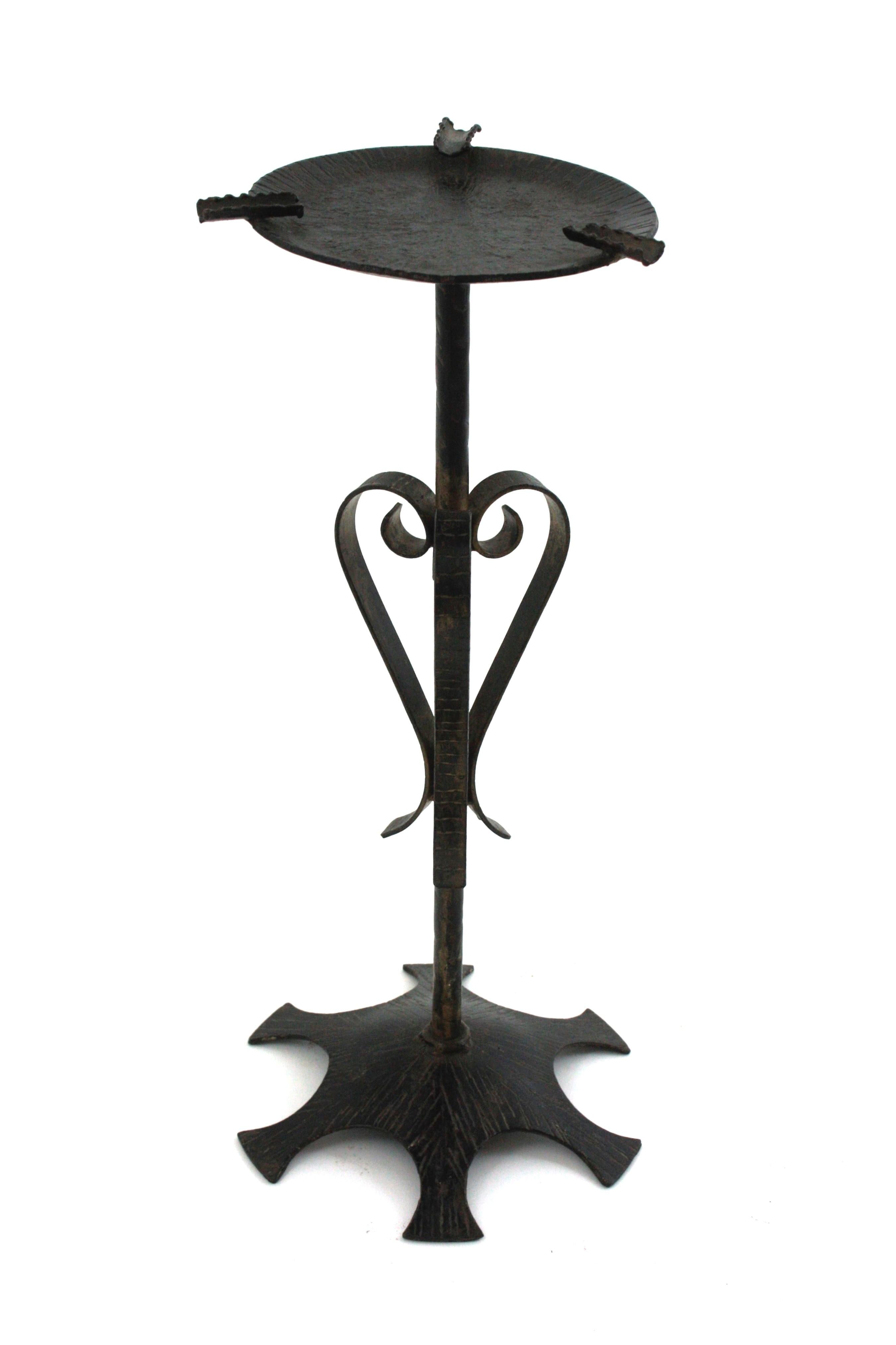 Tavolino / Tavolino / Posacenere spagnolo in ferro nero in vendita 3