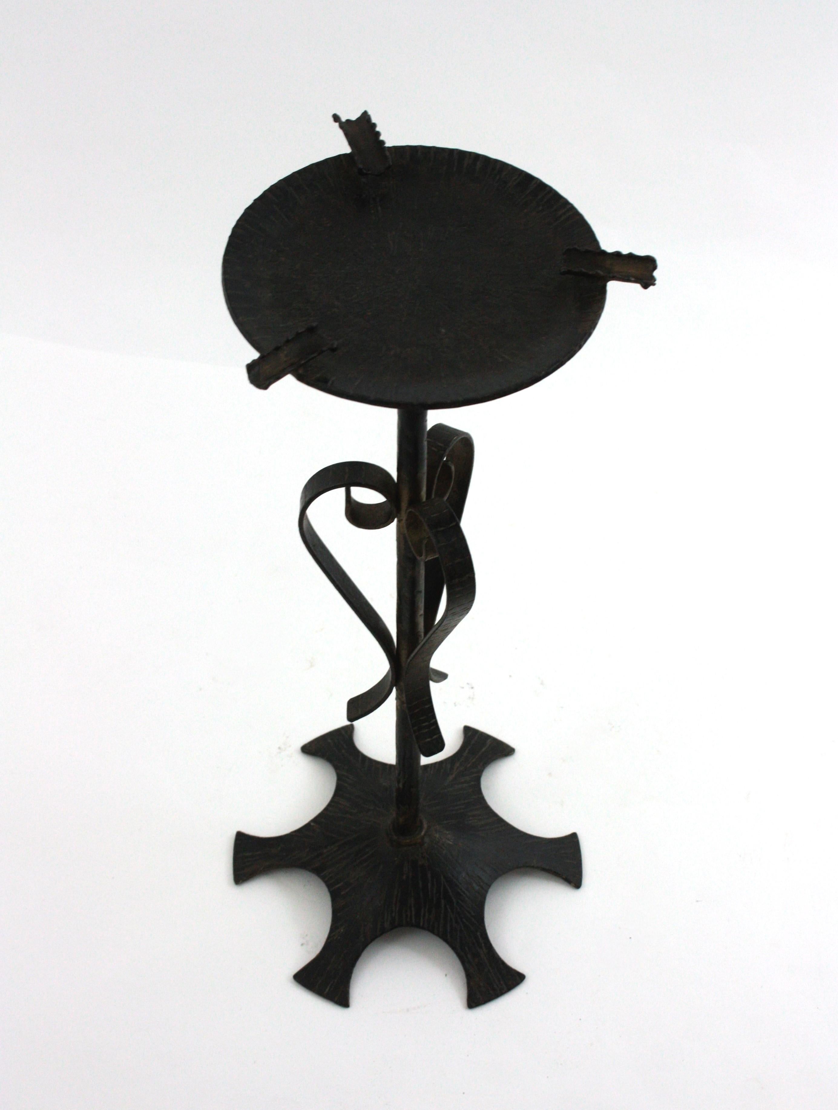 Tavolino / Tavolino / Posacenere spagnolo in ferro nero in vendita 4