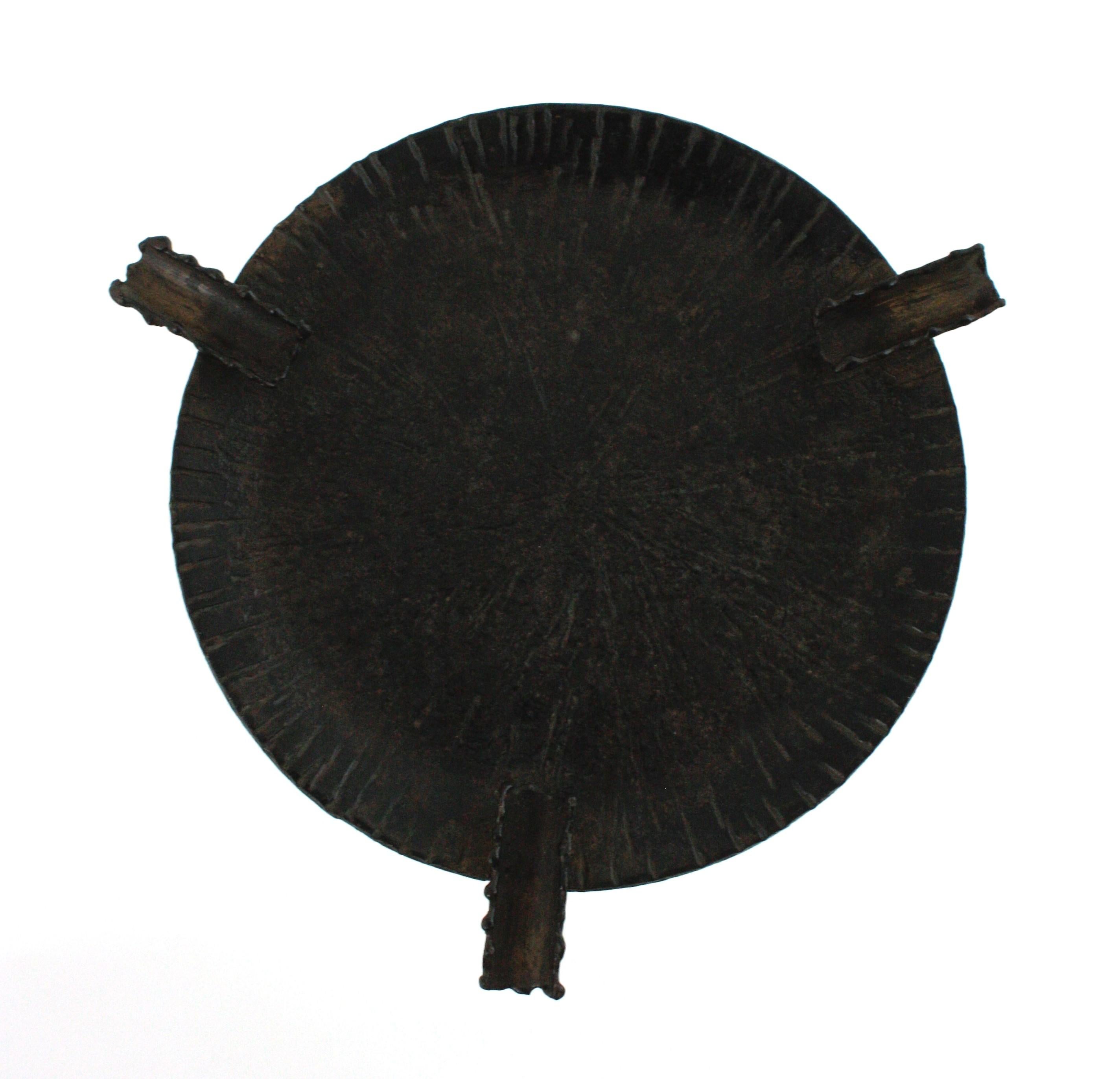 Tavolino / Tavolino / Posacenere spagnolo in ferro nero in vendita 5