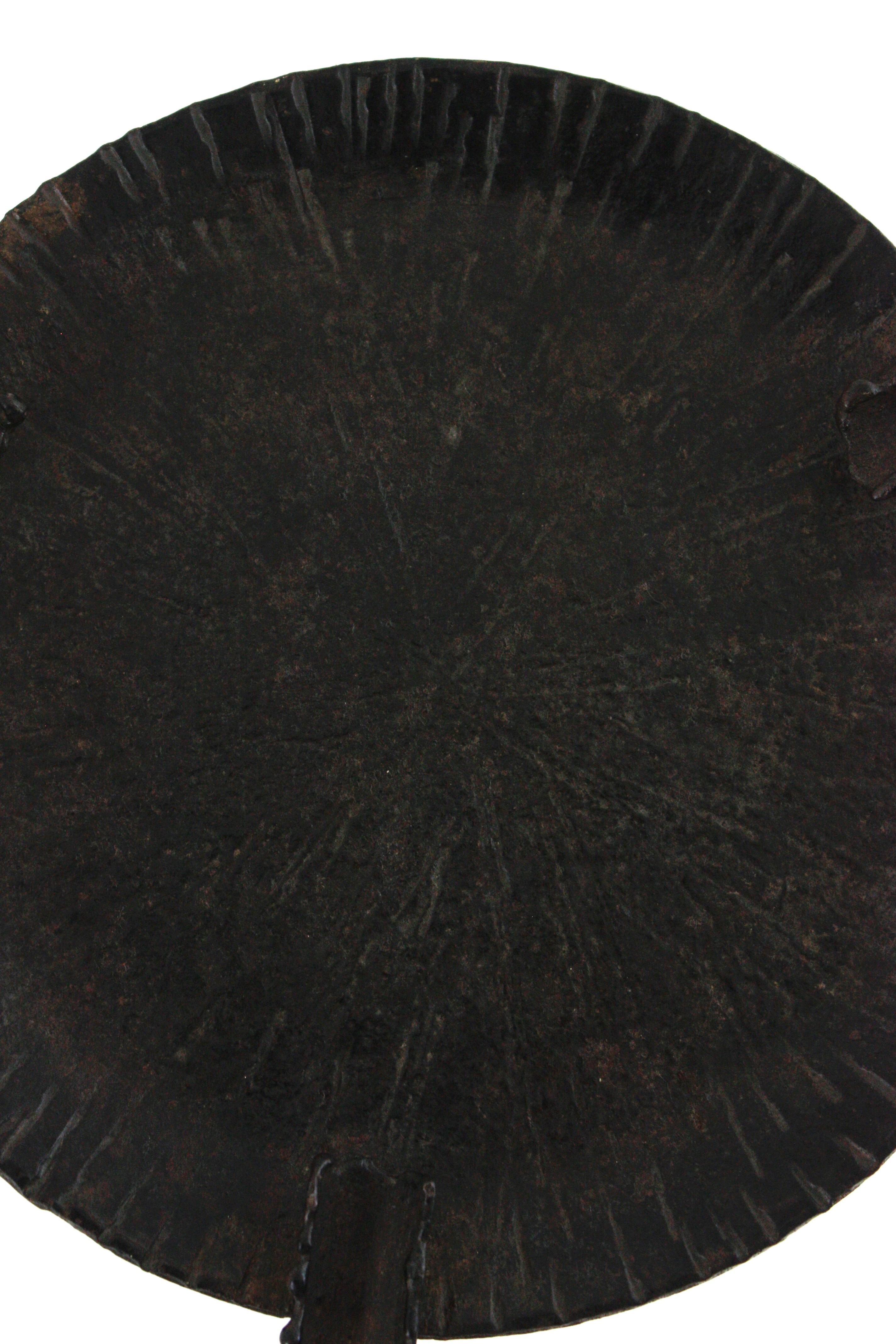 Tavolino / Tavolino / Posacenere spagnolo in ferro nero in vendita 6