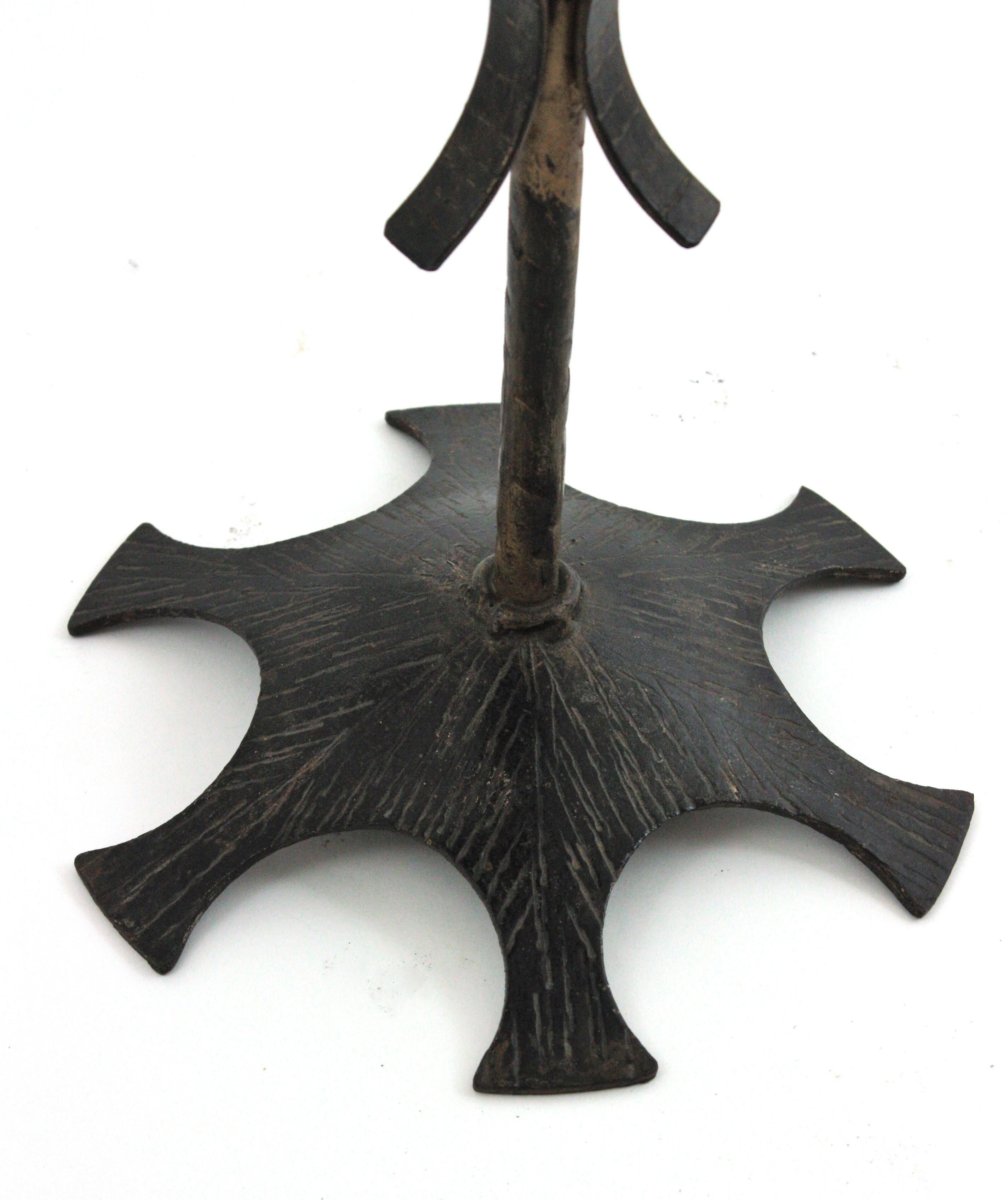 Tavolino / Tavolino / Posacenere spagnolo in ferro nero in vendita 8