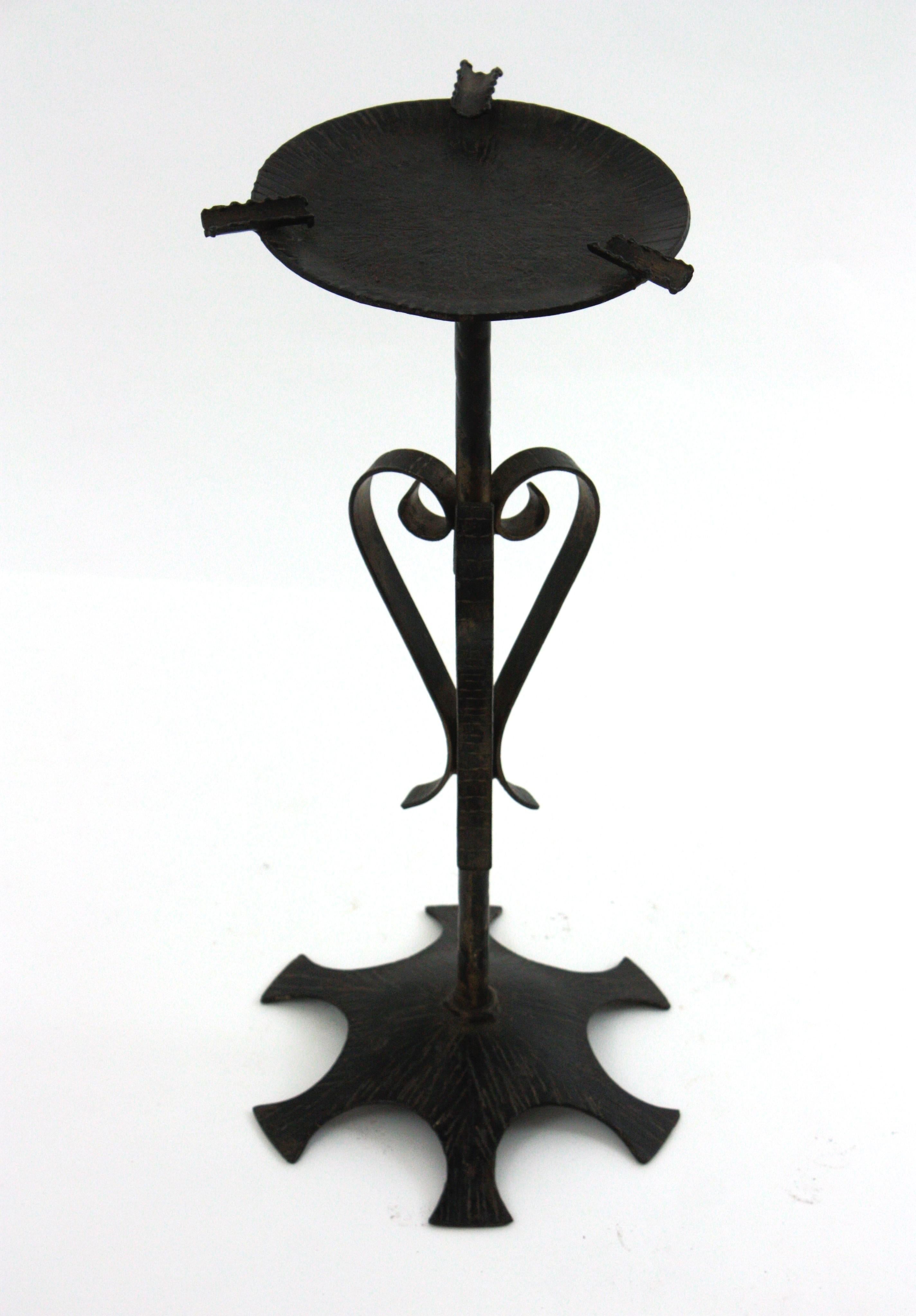 Tavolino / Tavolino / Posacenere spagnolo in ferro nero in vendita 1