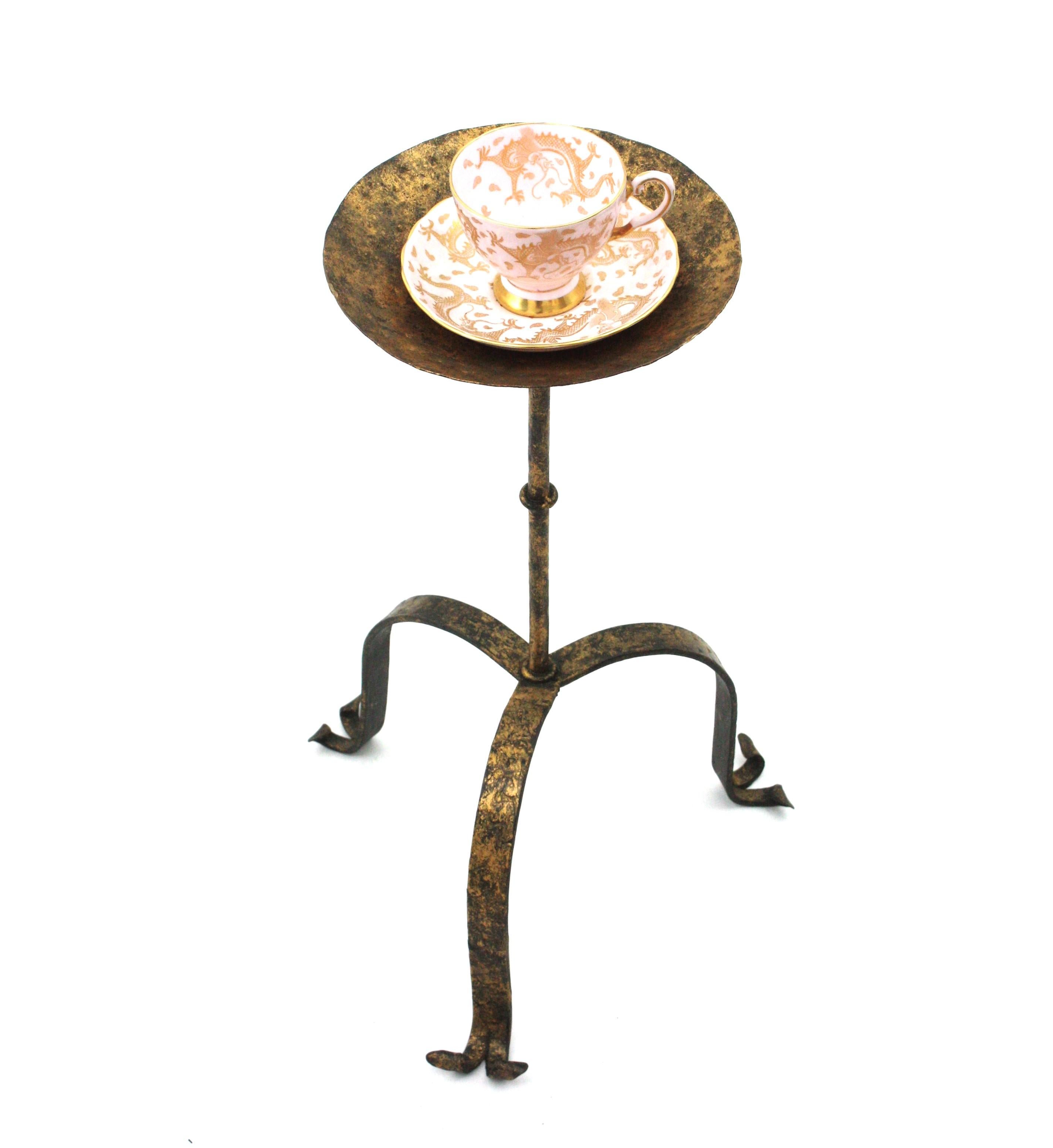 Spanish Drinks Table / Side Table / Martini Table in Gilt Iron, 1940s For Sale 1