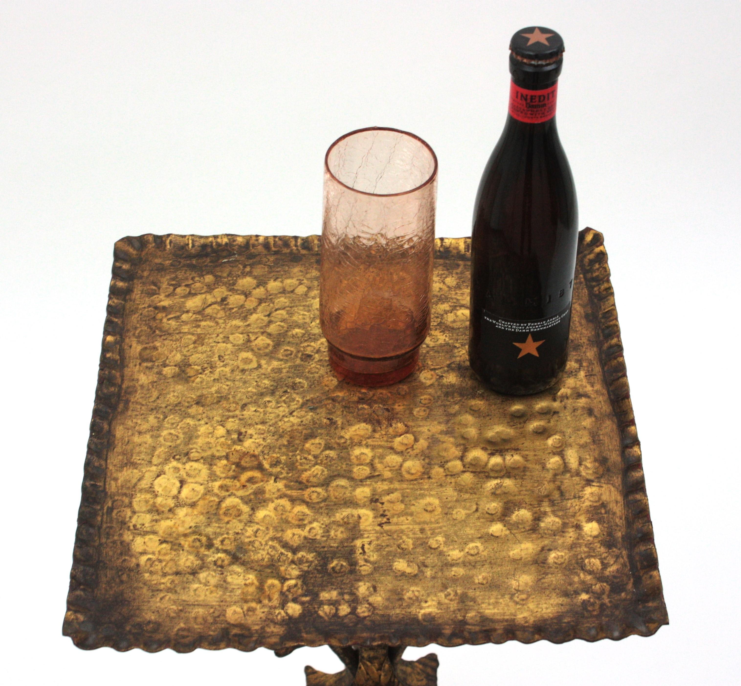 Table d'appoint / Table à boissons / Table à Martini en fer forgé doré en vente 2
