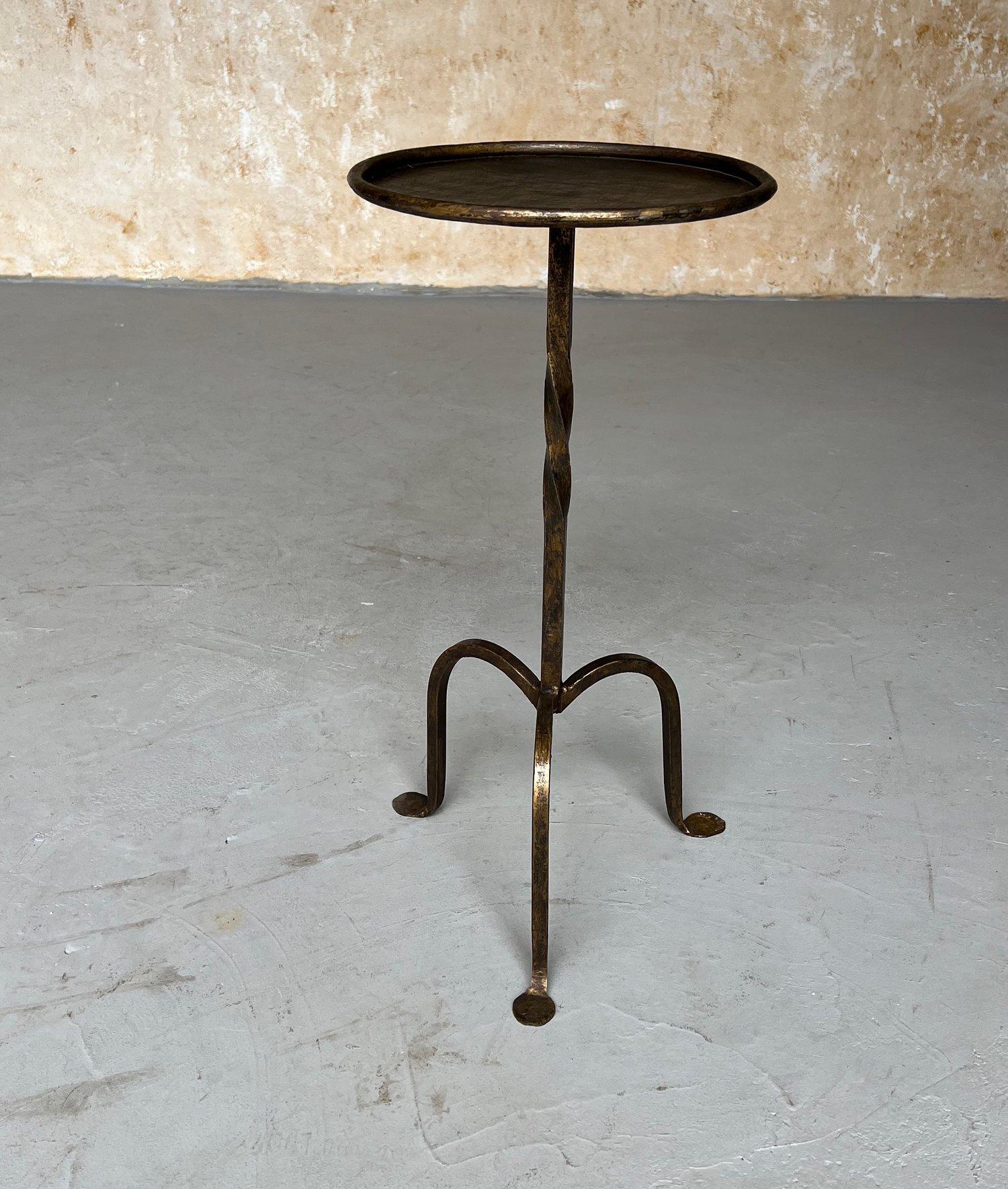 This small Spanish end table was recently created by accomplished European artisans using traditional iron-working methods. It features a central twisted stem detail and is mounted on a tripod base with gently splayed feet. Measuring 22.5 inches