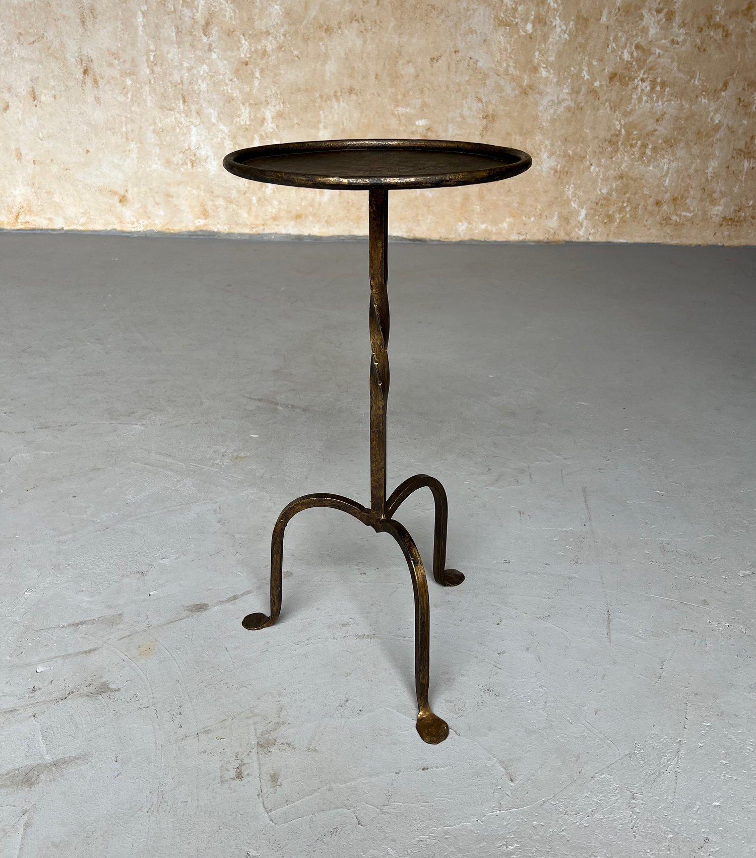 Spanish Drinks Table with Twisted Stem In Good Condition For Sale In Buchanan, NY