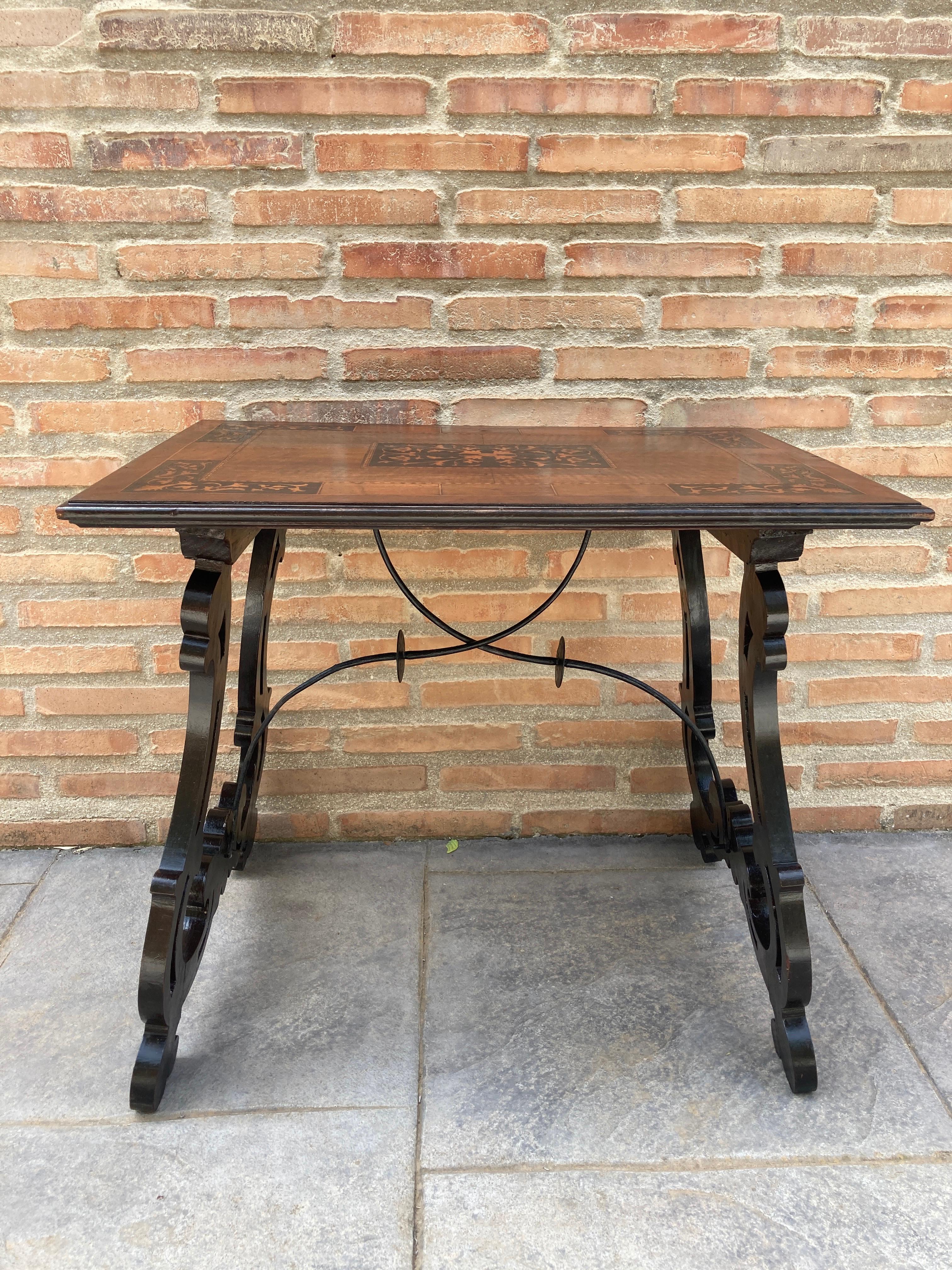 Spanish Early 19th Century Baroque Side Table with Lyre Legs and Marquetry Top In Good Condition For Sale In Miami, FL