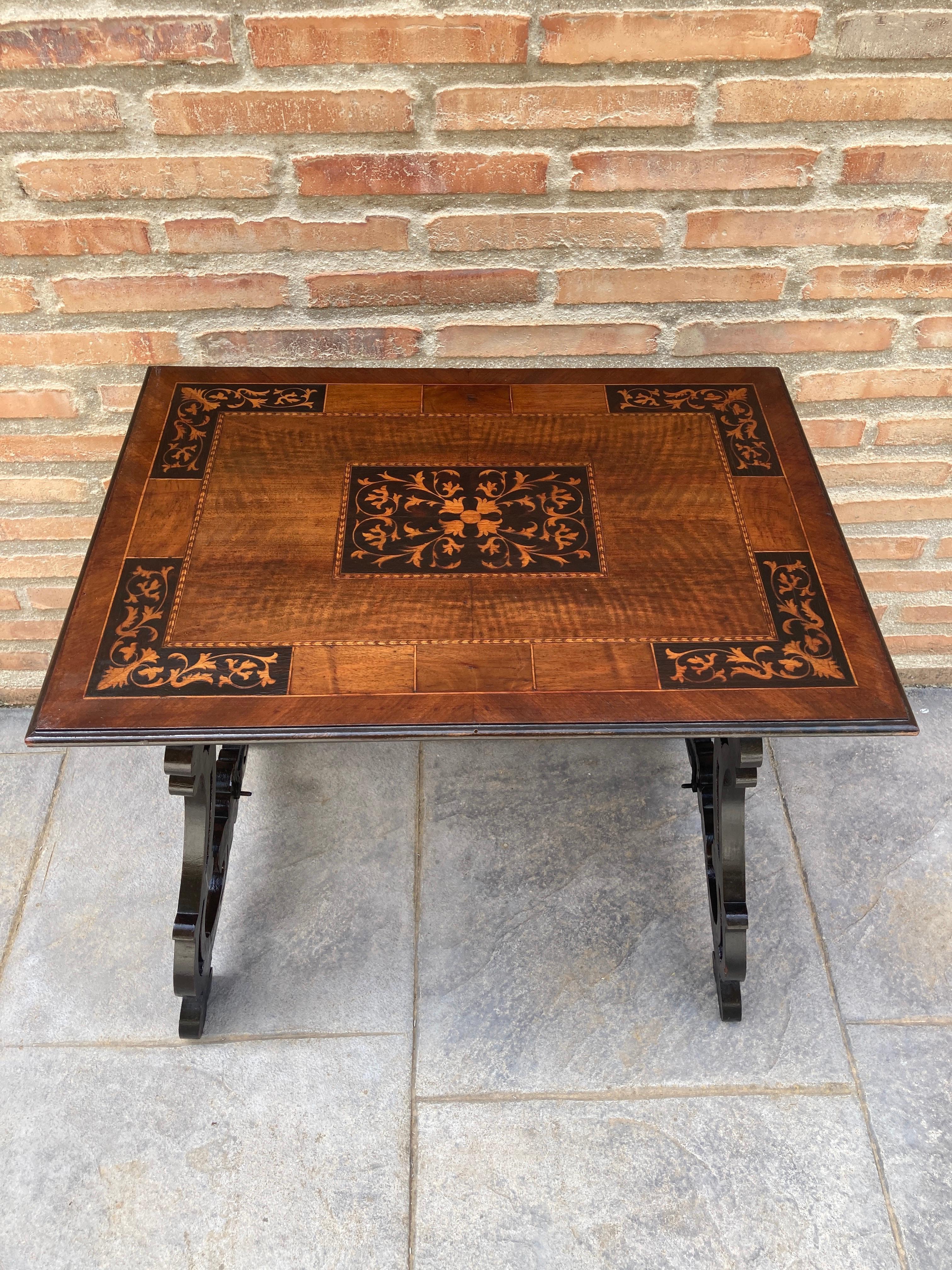 Rosewood Spanish Early 19th Century Baroque Side Table with Lyre Legs and Marquetry Top For Sale