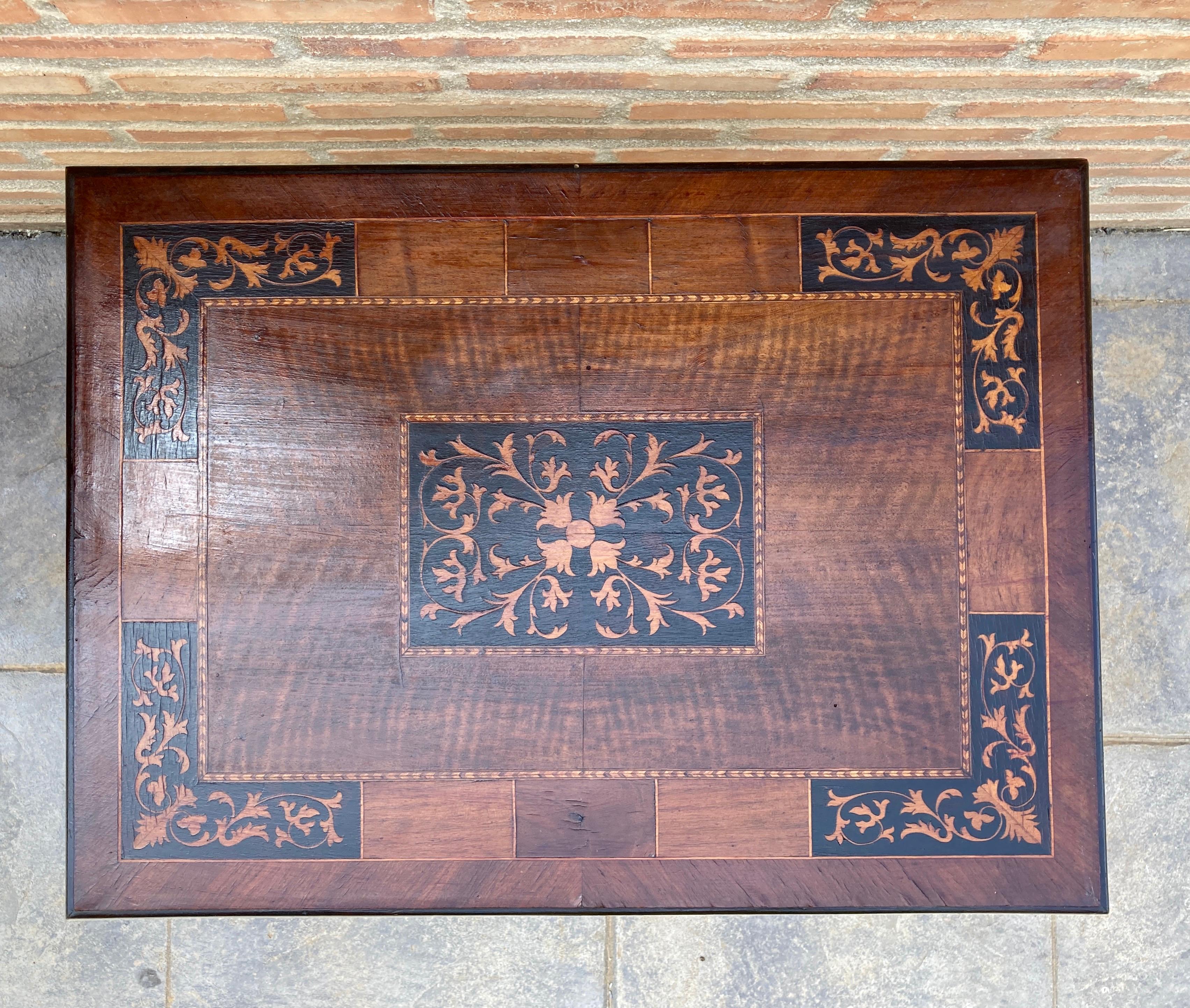 Spanish Early 19th Century Baroque Side Table with Lyre Legs and Marquetry Top For Sale 3