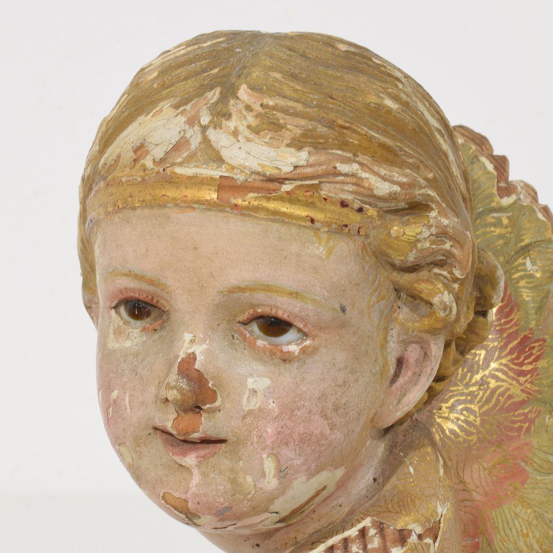 Tête d'ange ailée espagnole du début du 20e siècle sculptée à la main en vente 5