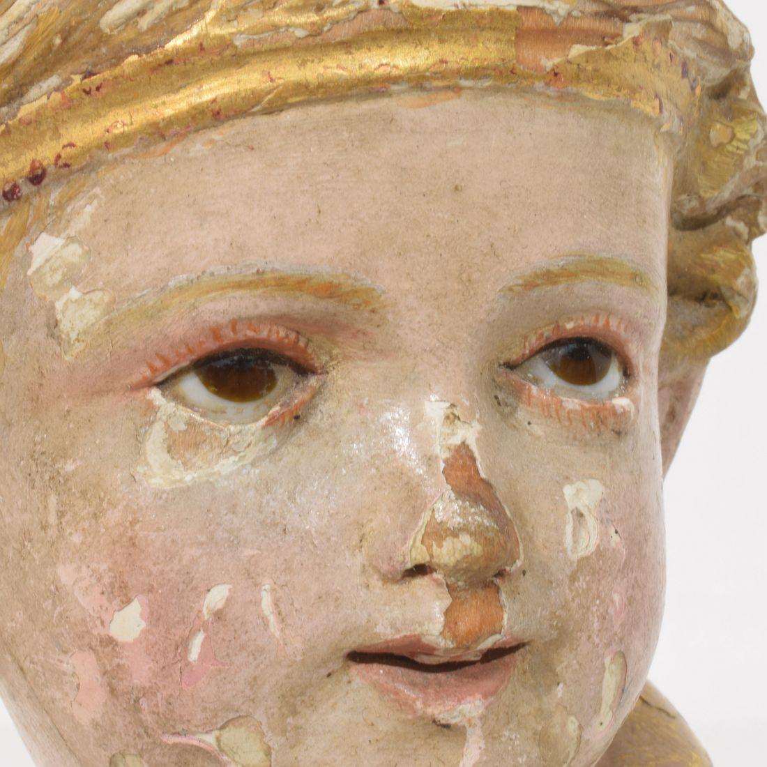 Tête d'ange ailée espagnole du début du 20e siècle sculptée à la main en vente 10