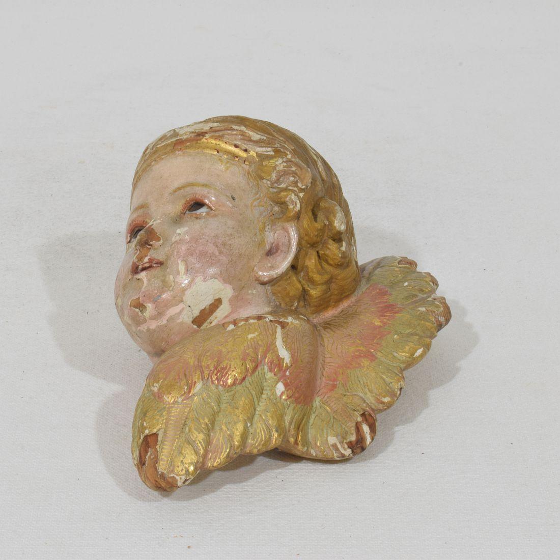 Tête d'ange ailée espagnole du début du 20e siècle sculptée à la main en vente 12