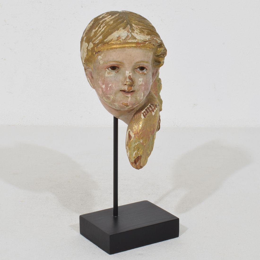 Espagnol Tête d'ange ailée espagnole du début du 20e siècle sculptée à la main en vente