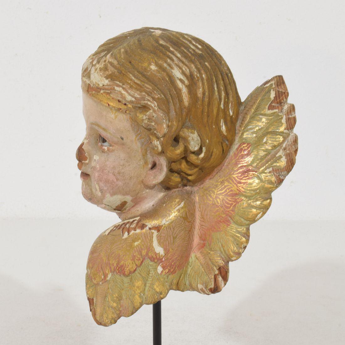 Tête d'ange ailée espagnole du début du 20e siècle sculptée à la main en vente 1