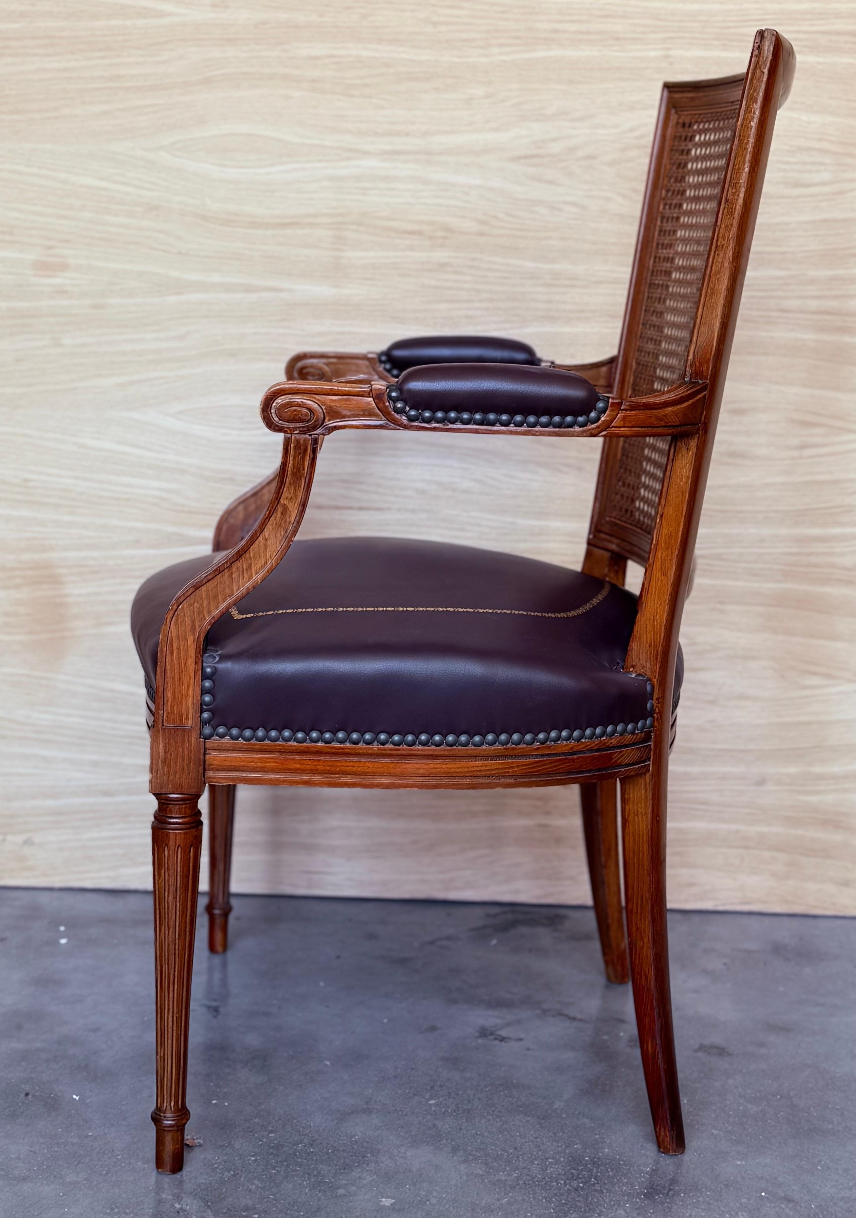 XIXe siècle Fauteuil espagnol du début du 20e siècle en bois avec assise en cuir en vente