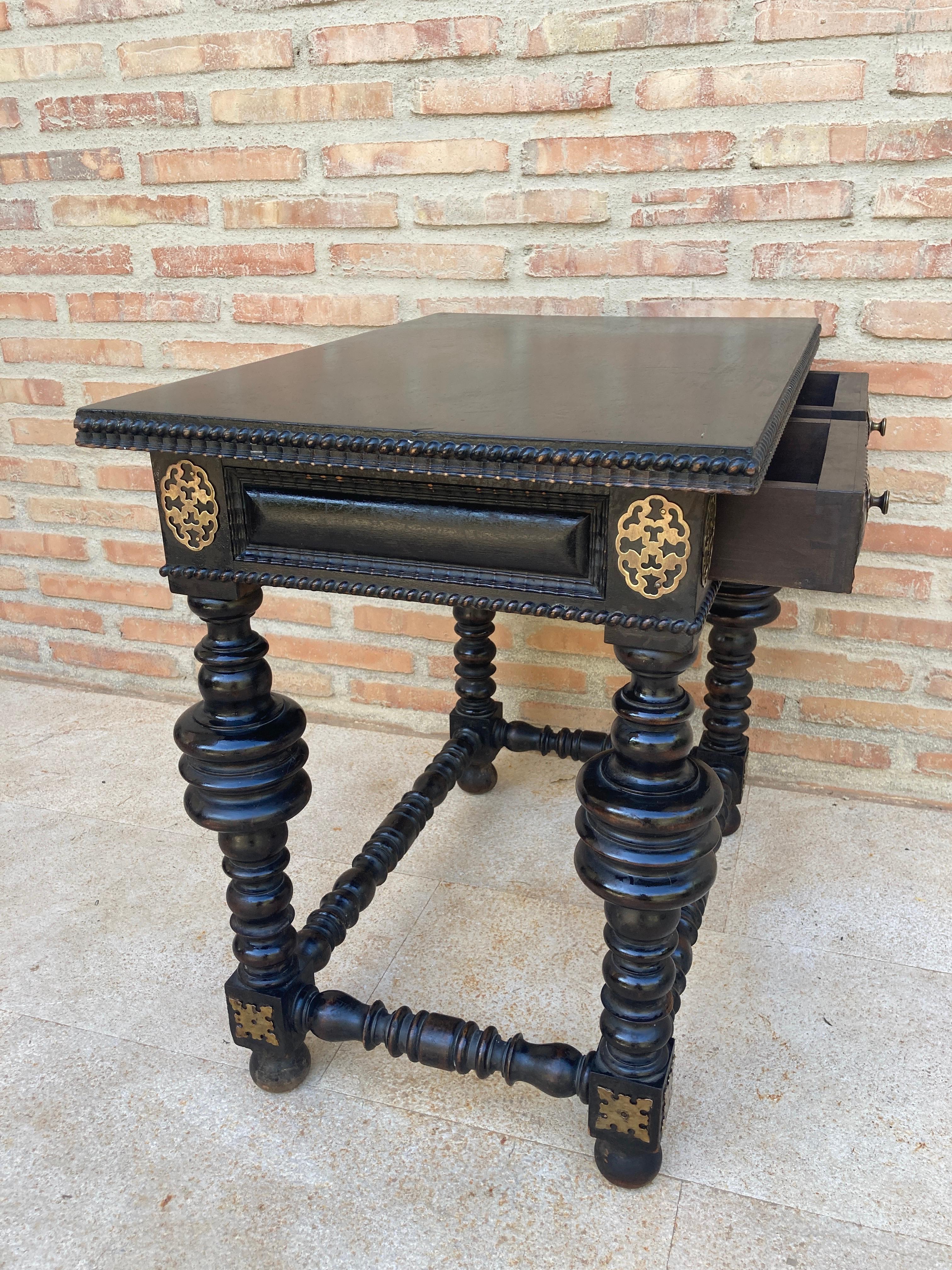 Spanish Ebonized Walnut Side Table with Drawer, 1880s In Good Condition For Sale In Miami, FL