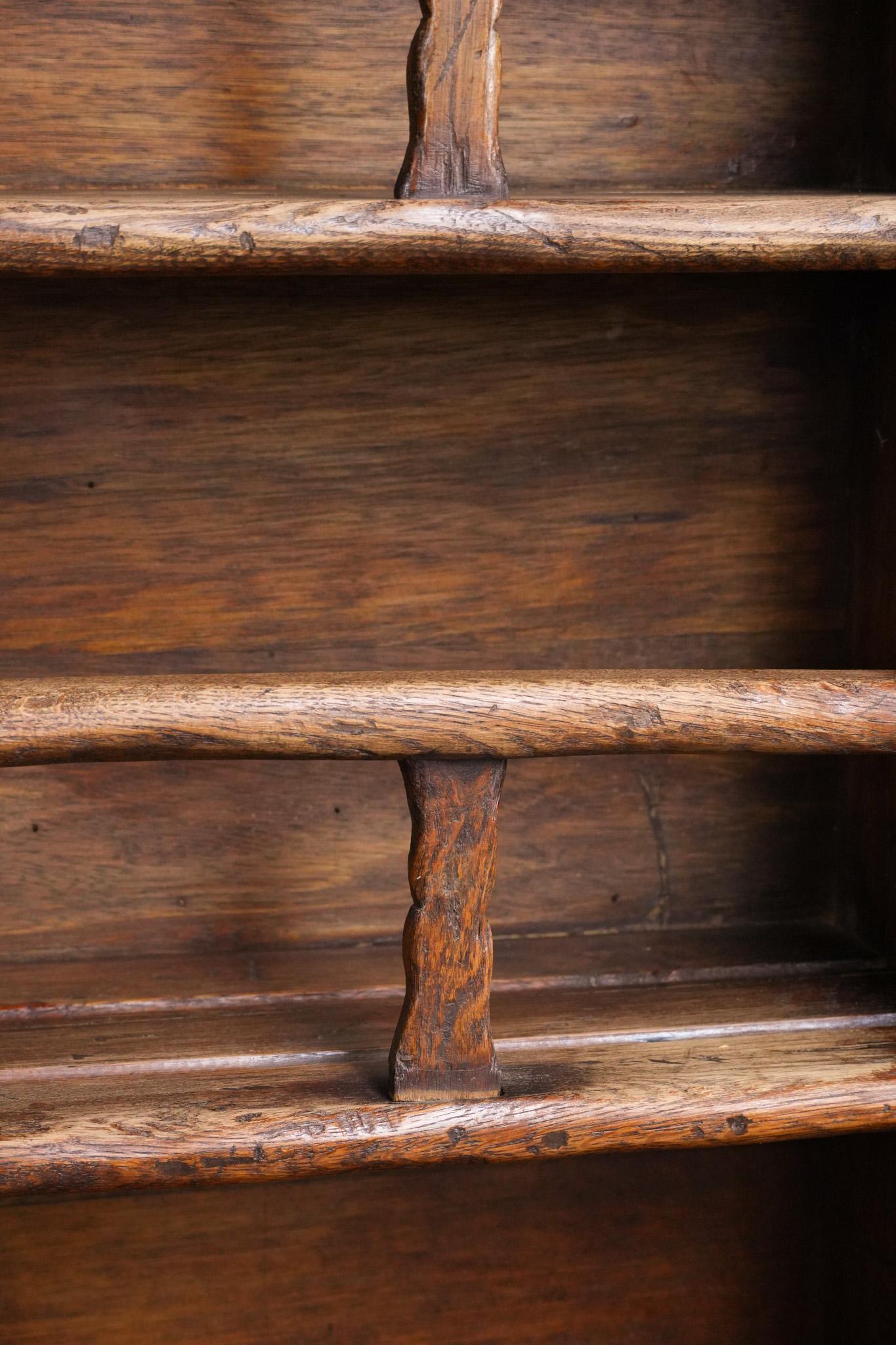 Spanischer Bauernhaus-Küchenschrank aus Holz vom Anfang des 20. im Angebot 5