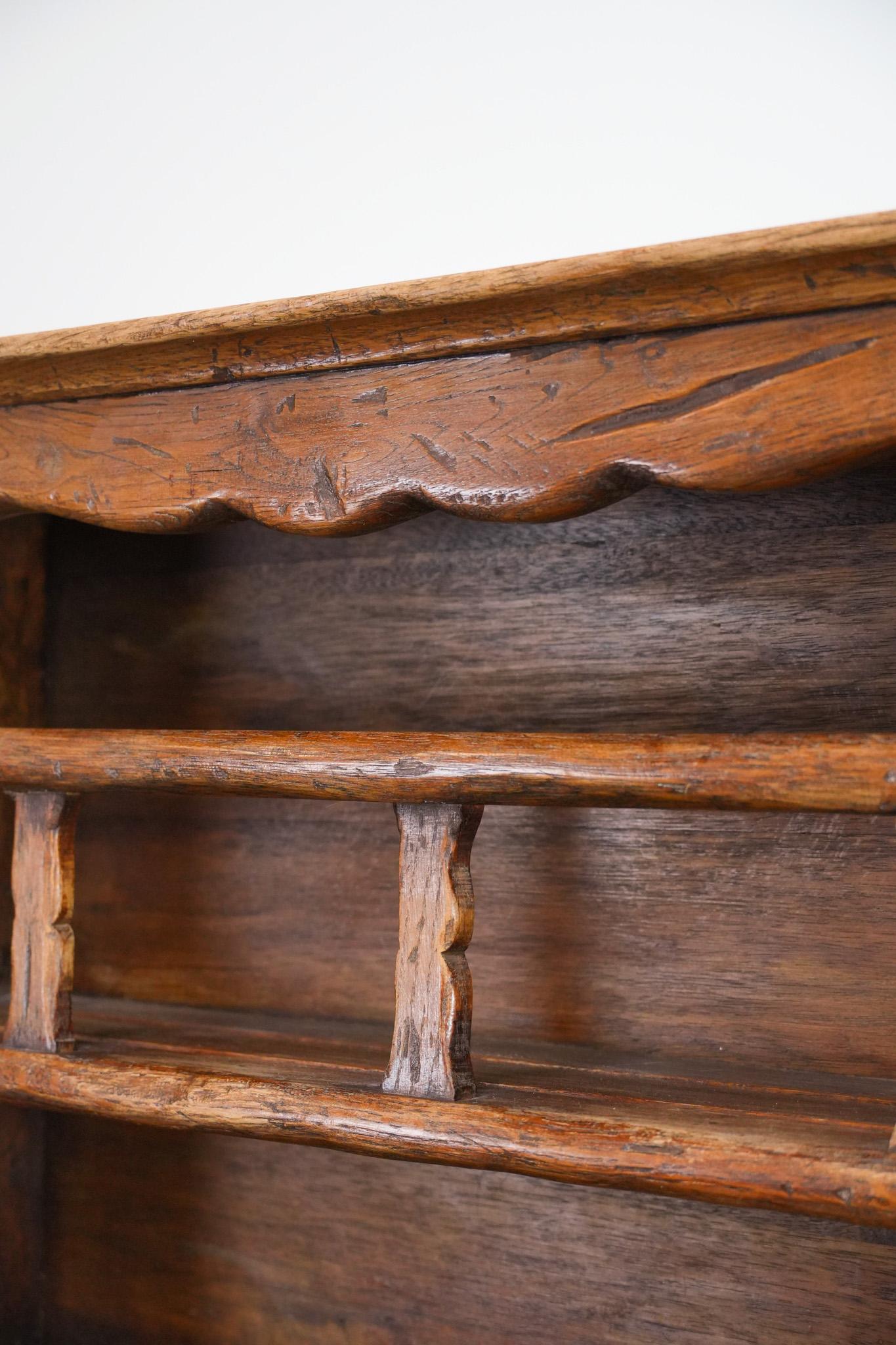 Spanischer Bauernhaus-Küchenschrank aus Holz vom Anfang des 20. im Angebot 6