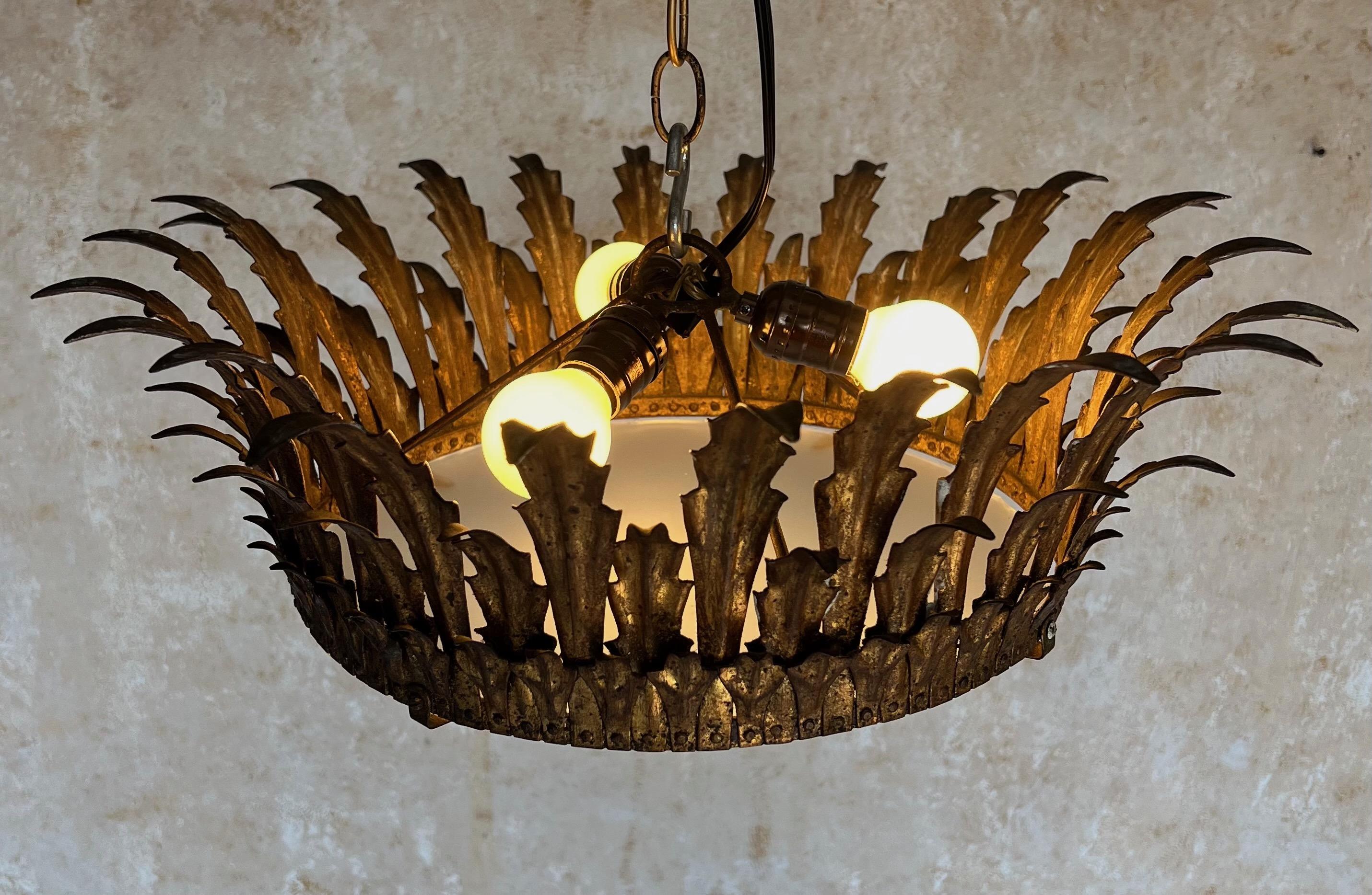 Art nouveau Plafond à couronne plumeuse espagnole en vente