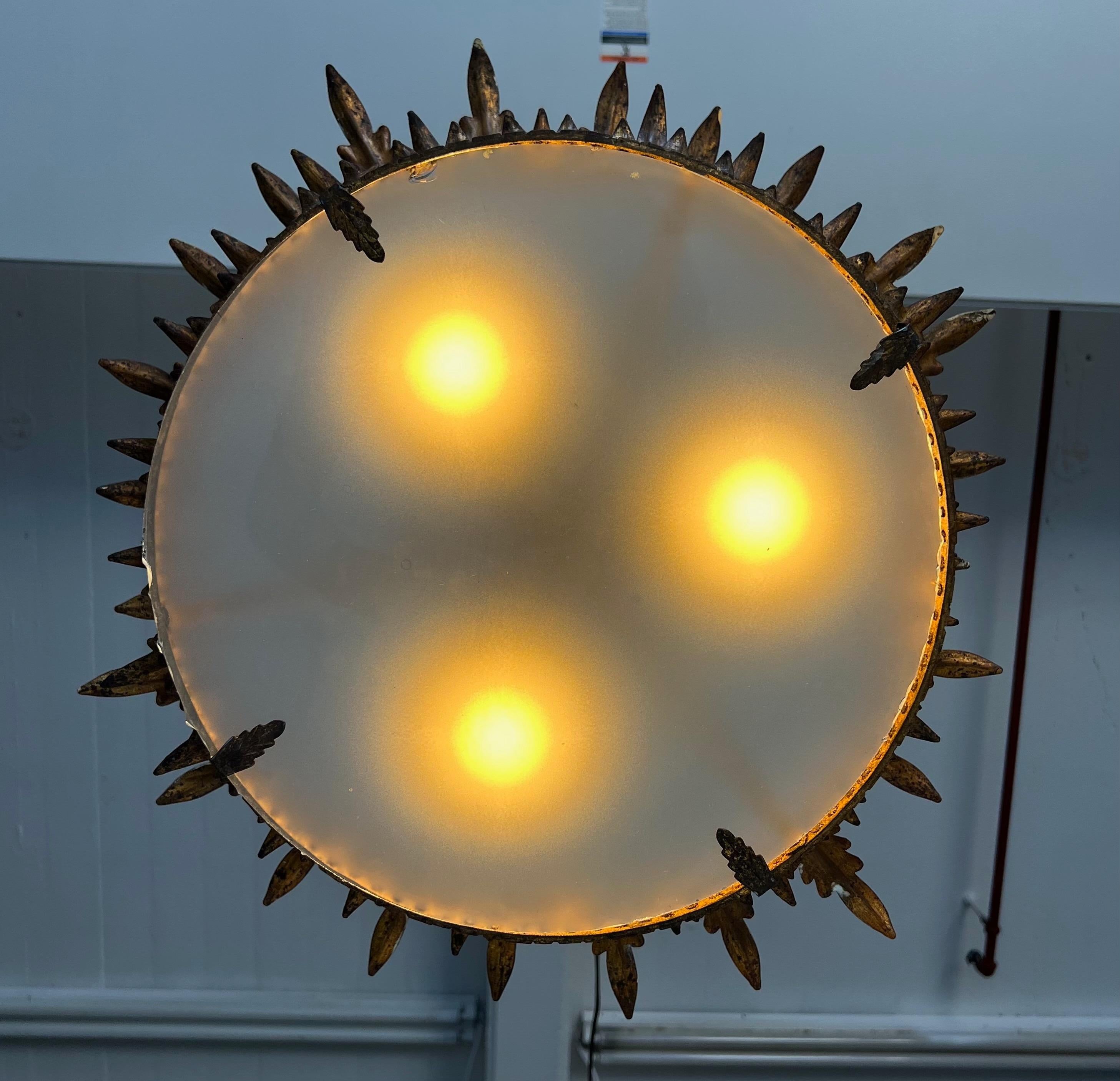 Espagnol Plafond à couronne plumeuse espagnole en vente