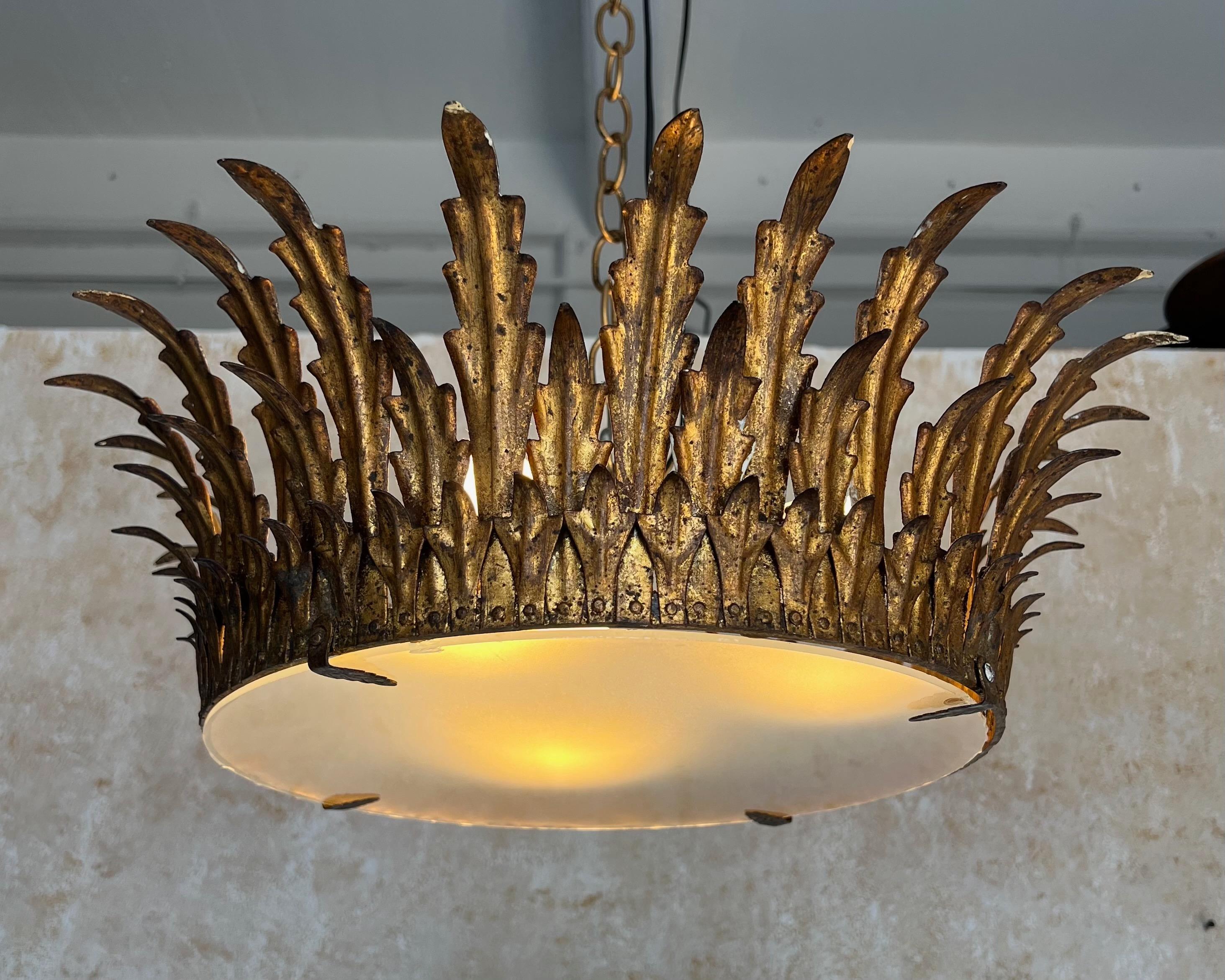 Plafond à couronne plumeuse espagnole Bon état - En vente à Buchanan, NY