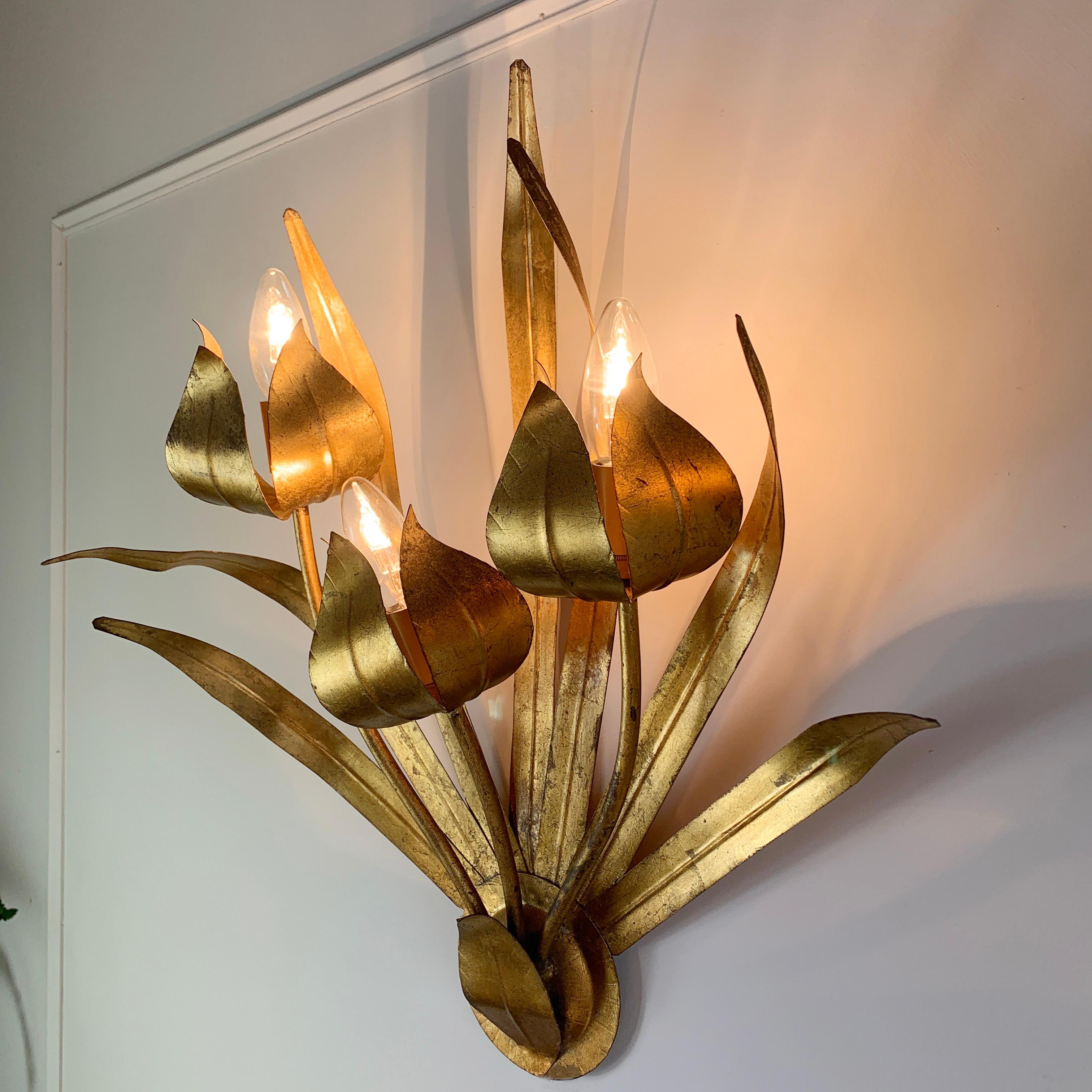 Spanish Ferro Art Gold Leaf and Flower Wall Light In Good Condition For Sale In Hastings, GB