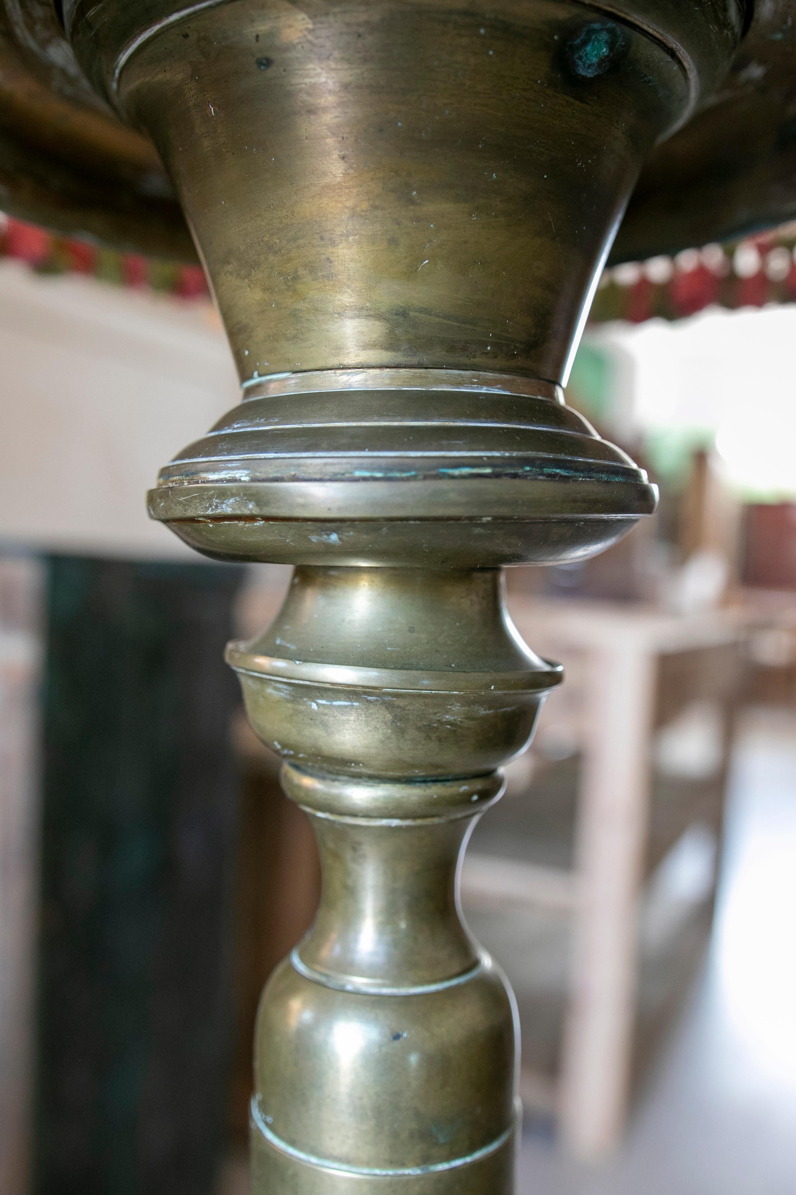 Spanische Stehlampe aus Bronze, hergestellt mit einem Kerzenständer  (20. Jahrhundert) im Angebot