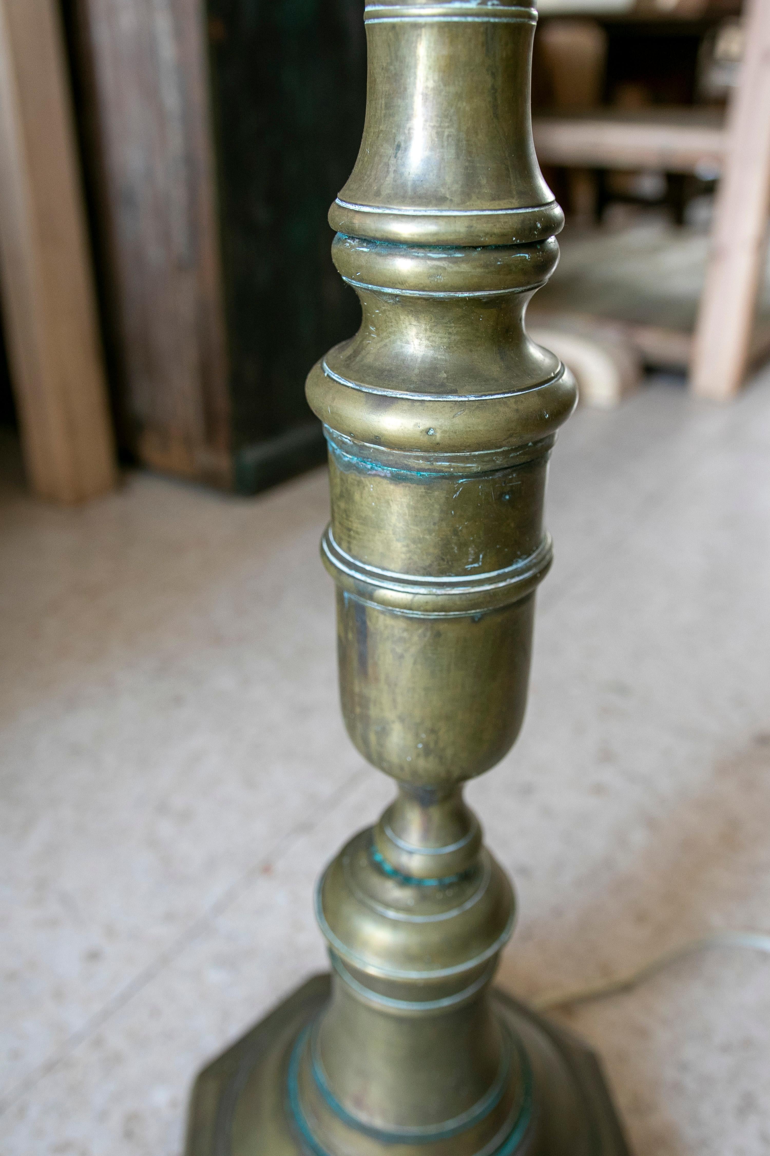 Bronzo Lampada da terra spagnola realizzata con un candeliere di bronzo in vendita