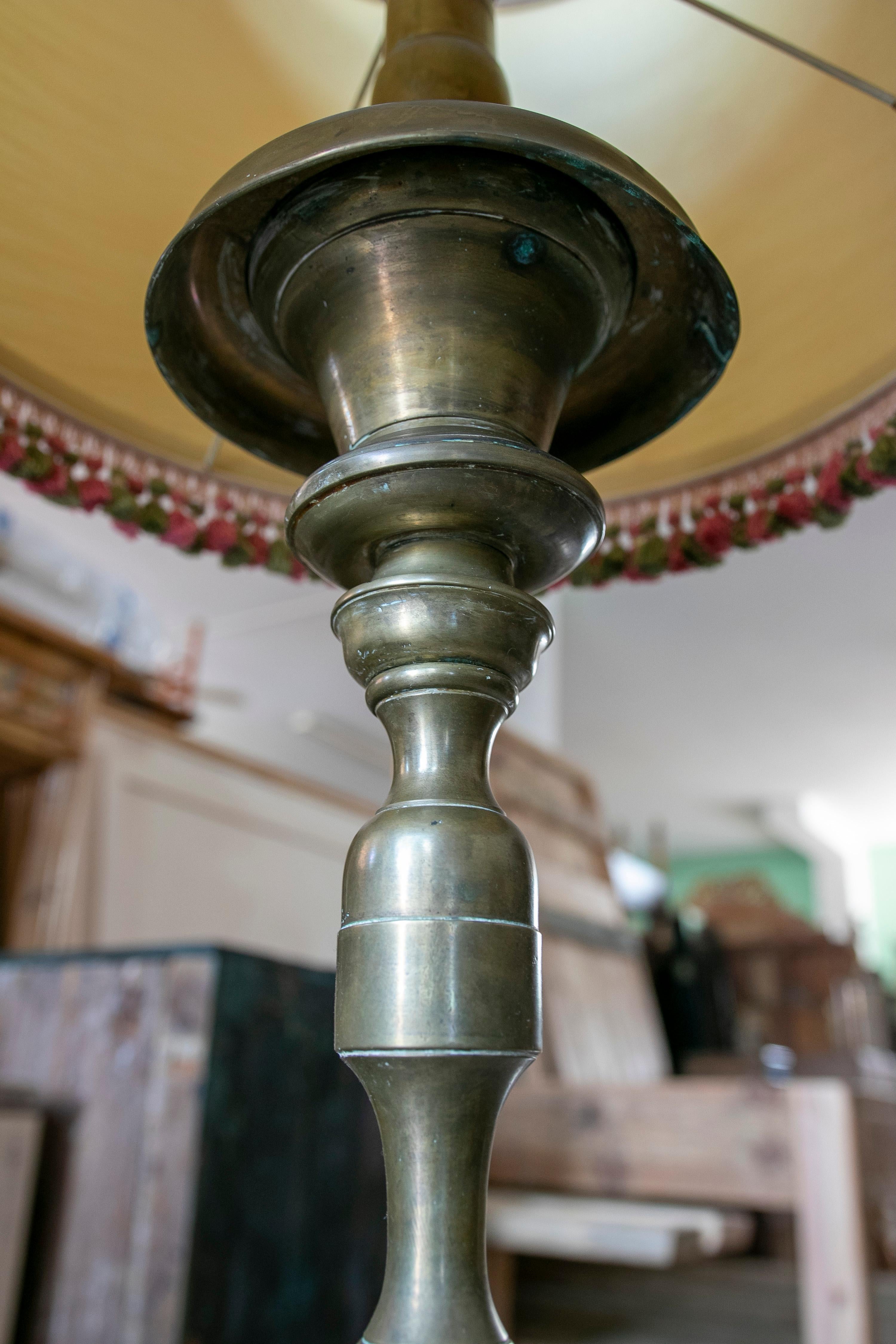 Spanische Stehlampe aus Bronze, hergestellt mit einem Kerzenständer  im Angebot 4