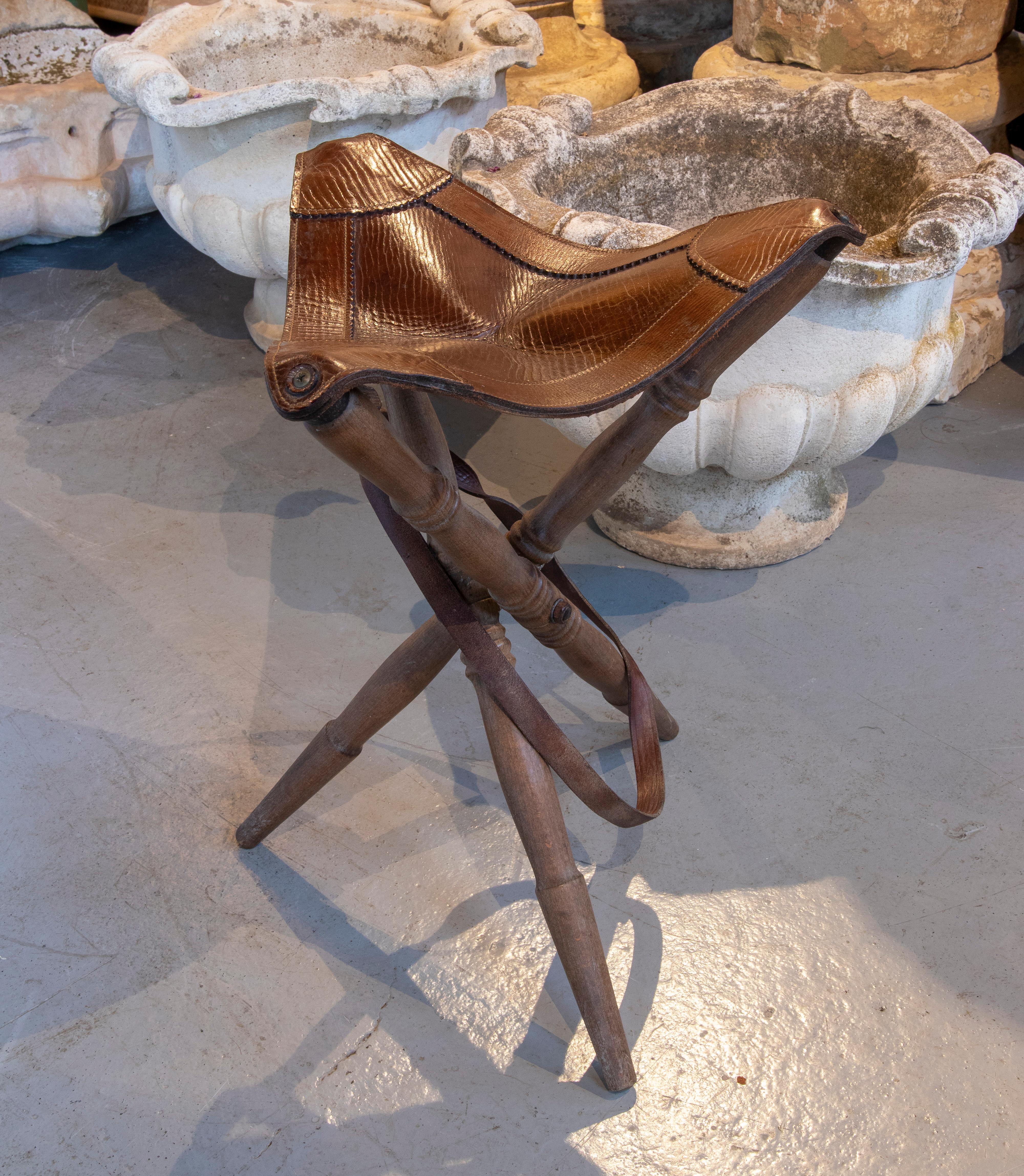 Spanish Folding Stool with Wooden Legs and Leather Seat For Sale 1