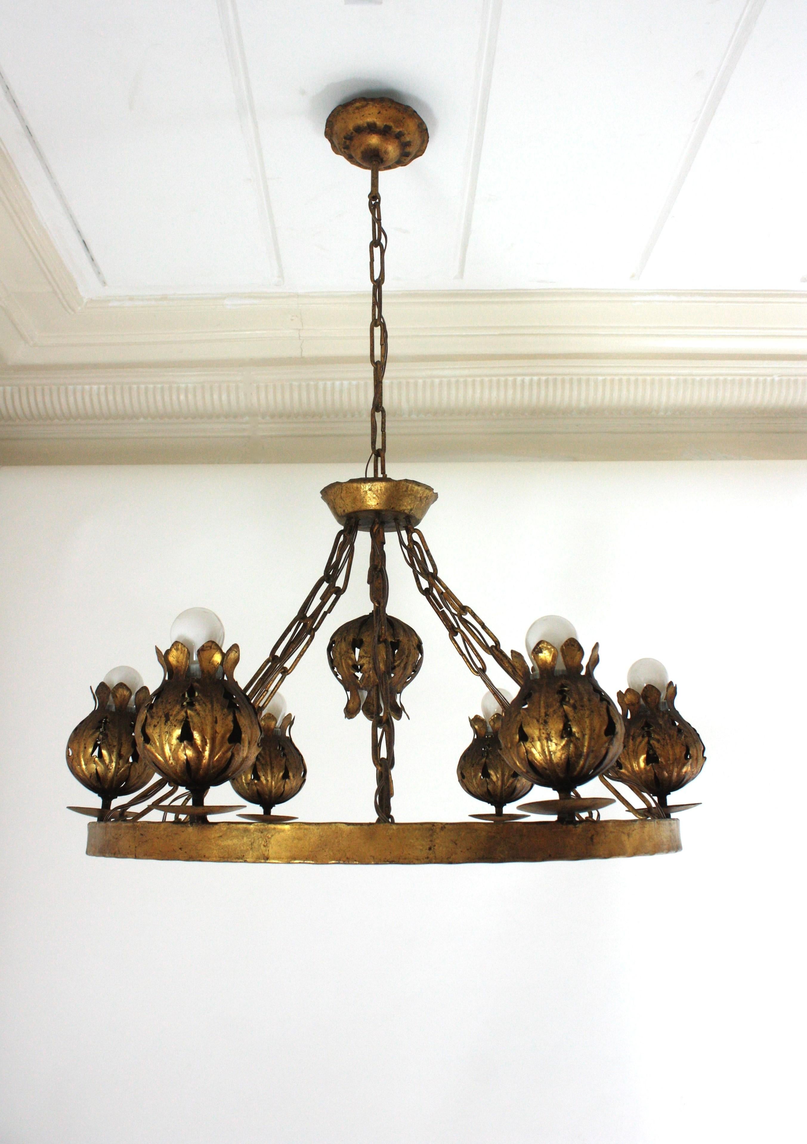 Spanish Foliage Flower Buds Large Ring Chandelier in Gilt Iron, 7 Lights In Good Condition For Sale In Barcelona, ES