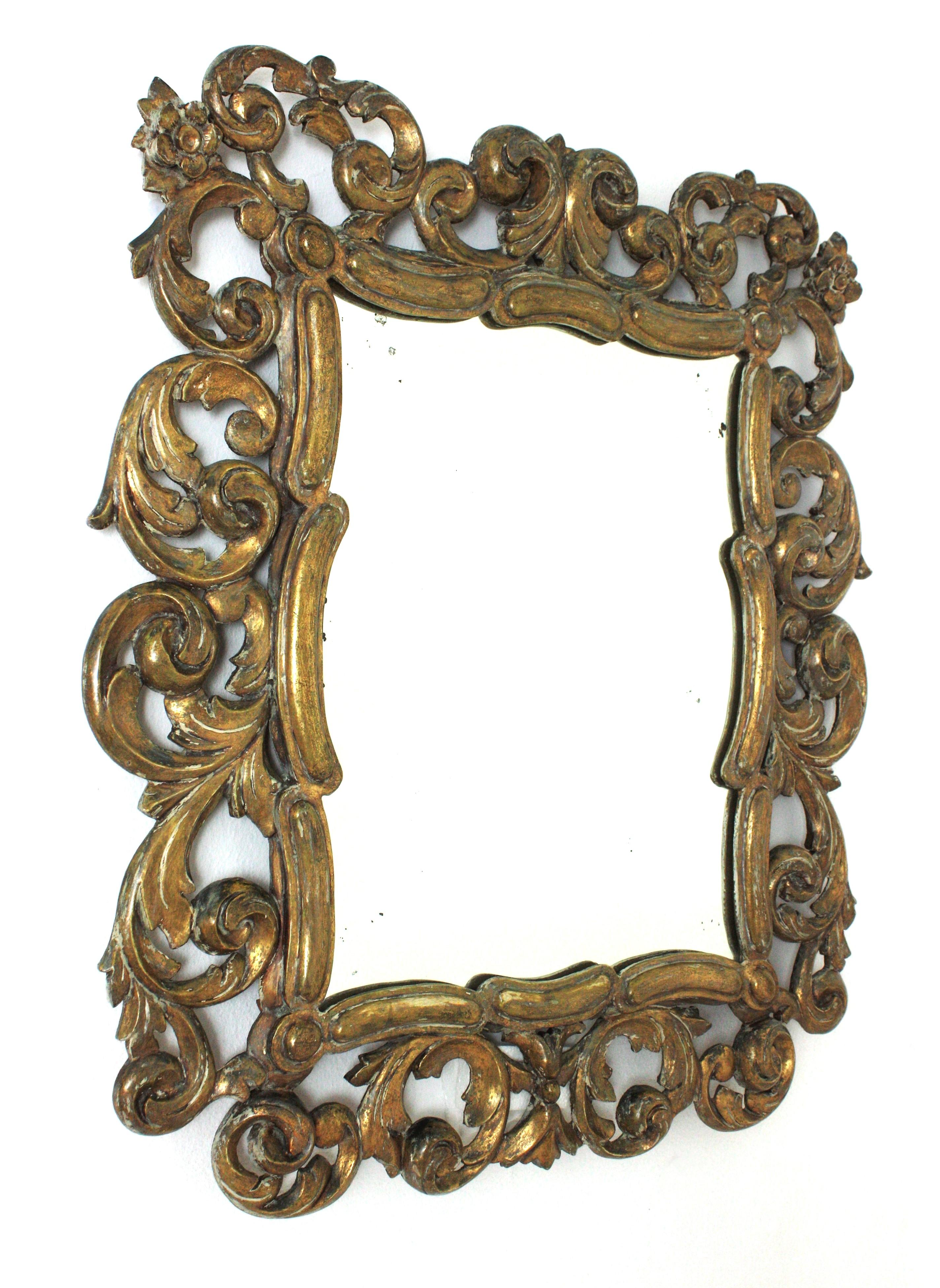 Spanish Foliage Gilt Carved Wood Mirror with Scroll Work Design In Good Condition For Sale In Barcelona, ES