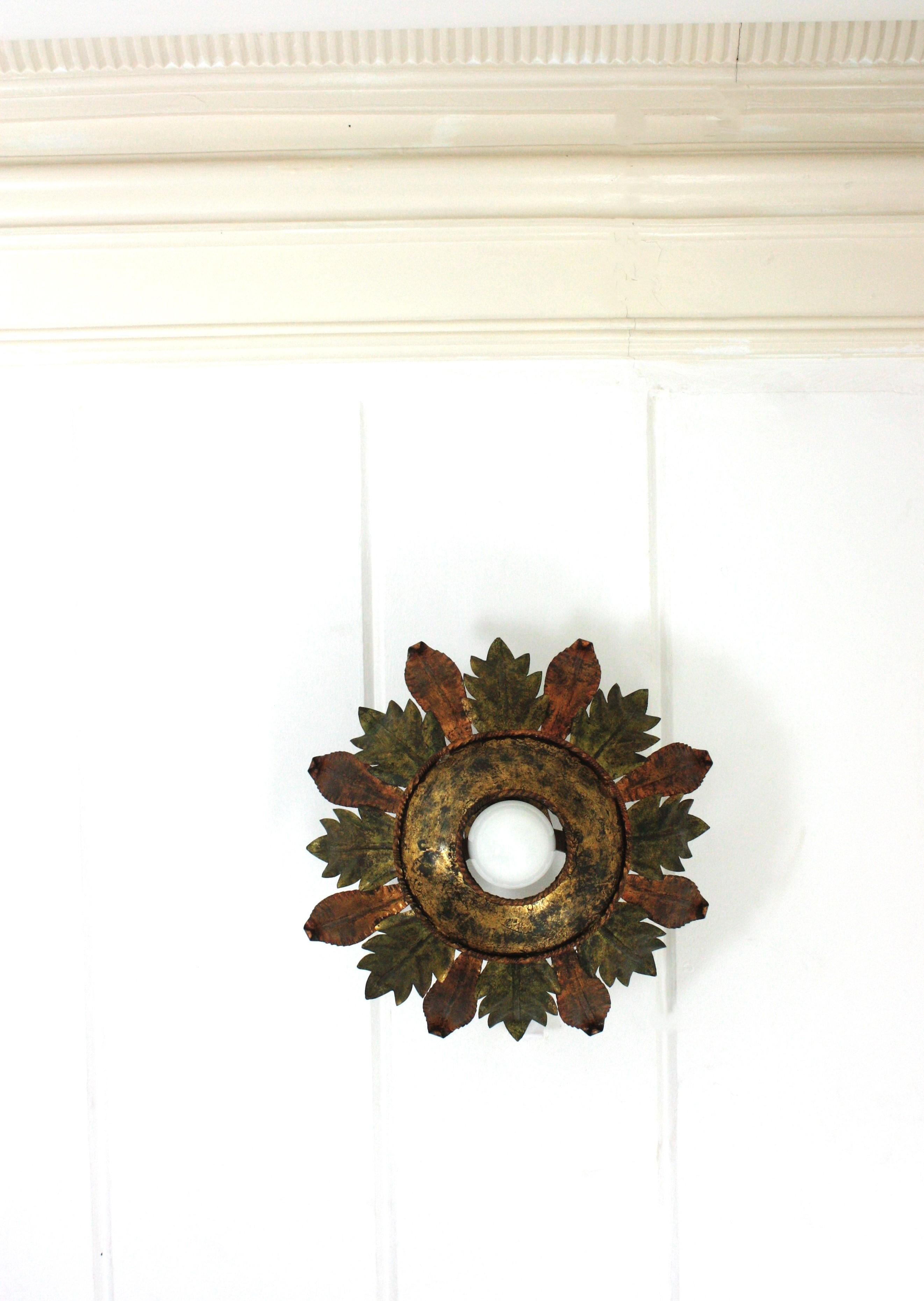 Plafonnier espagnol Foliage Sunburst en vert et fer doré en vente 3