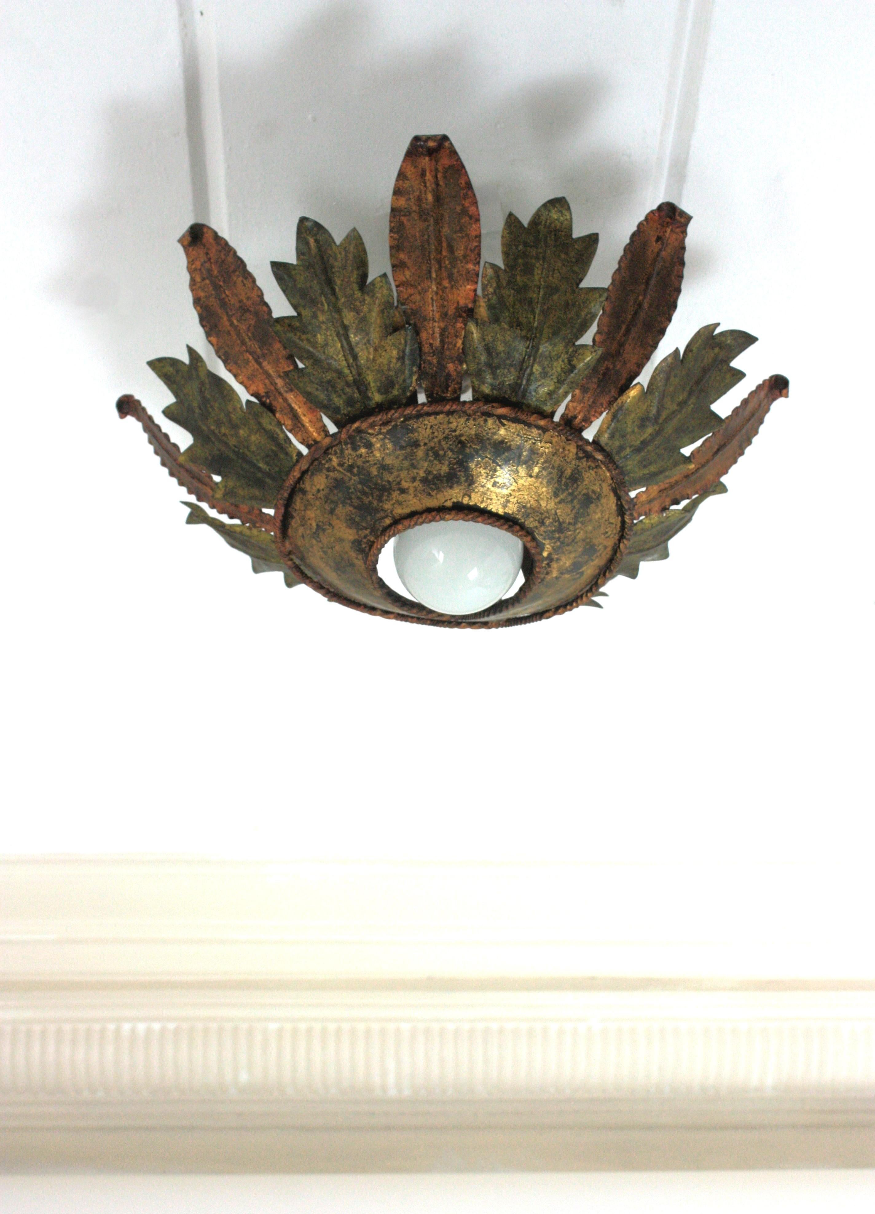 Plafonnier espagnol Foliage Sunburst en vert et fer doré en vente 5