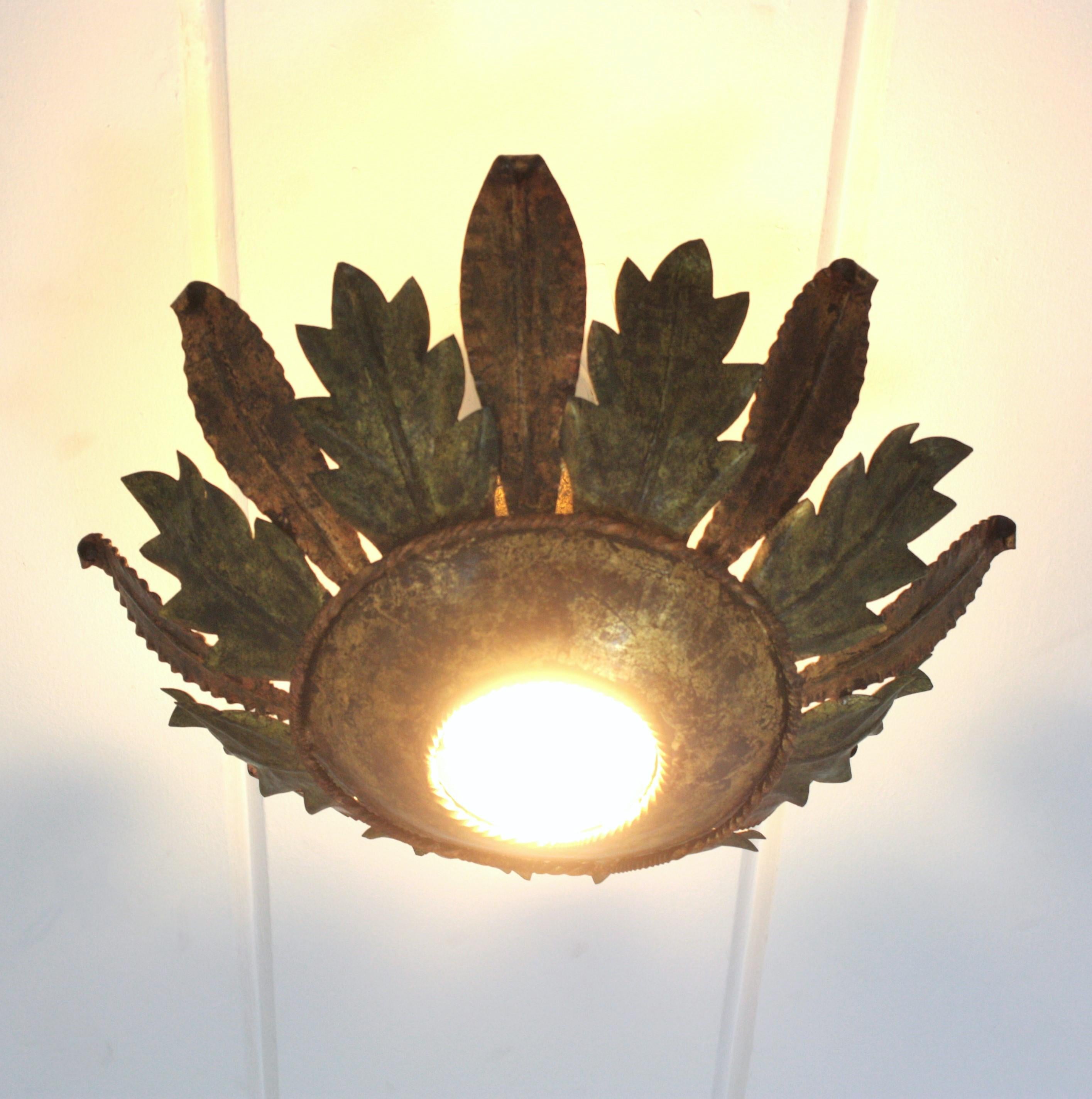 Plafonnier espagnol Foliage Sunburst en vert et fer doré en vente 6