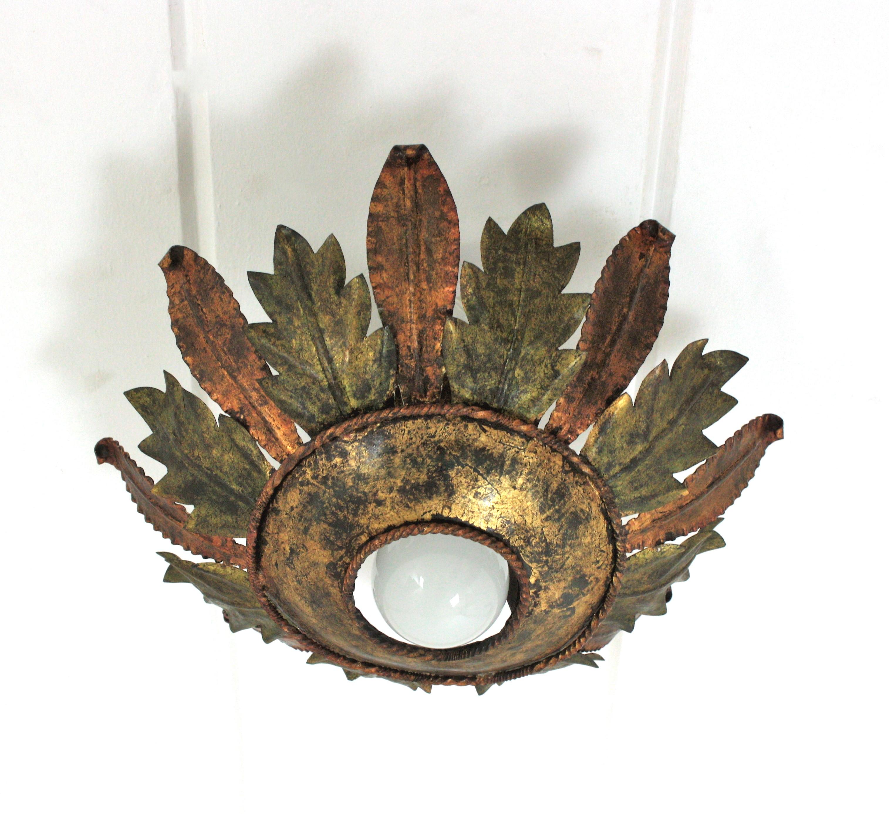 Plafonnier espagnol Foliage Sunburst en vert et fer doré en vente 7