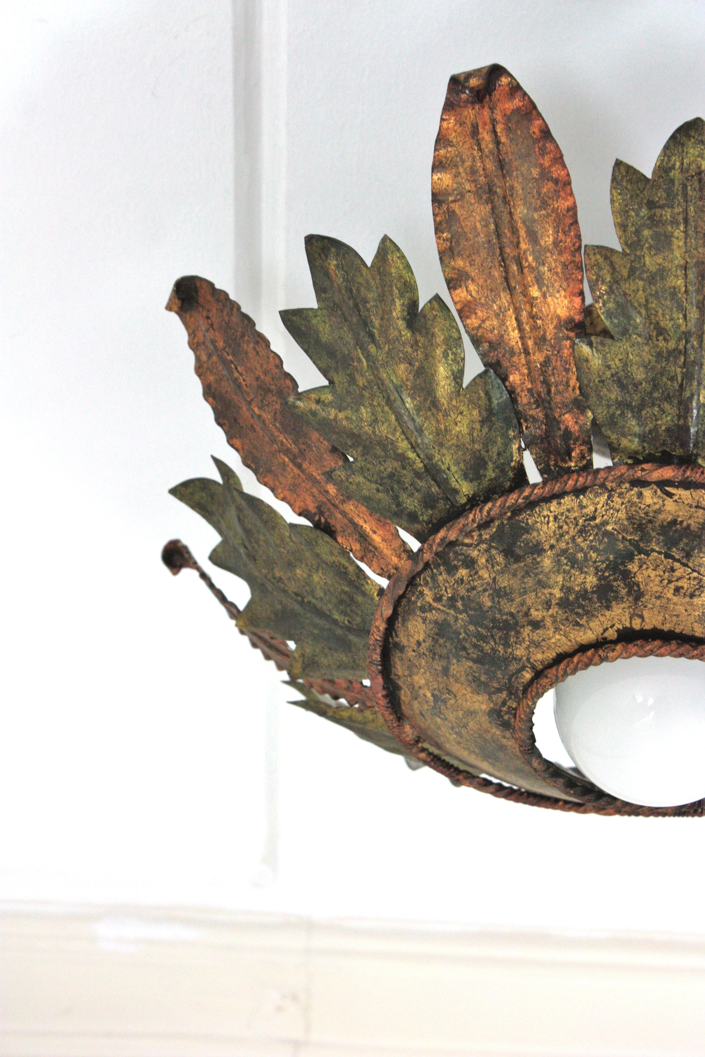 Plafonnier espagnol Foliage Sunburst en vert et fer doré en vente 8