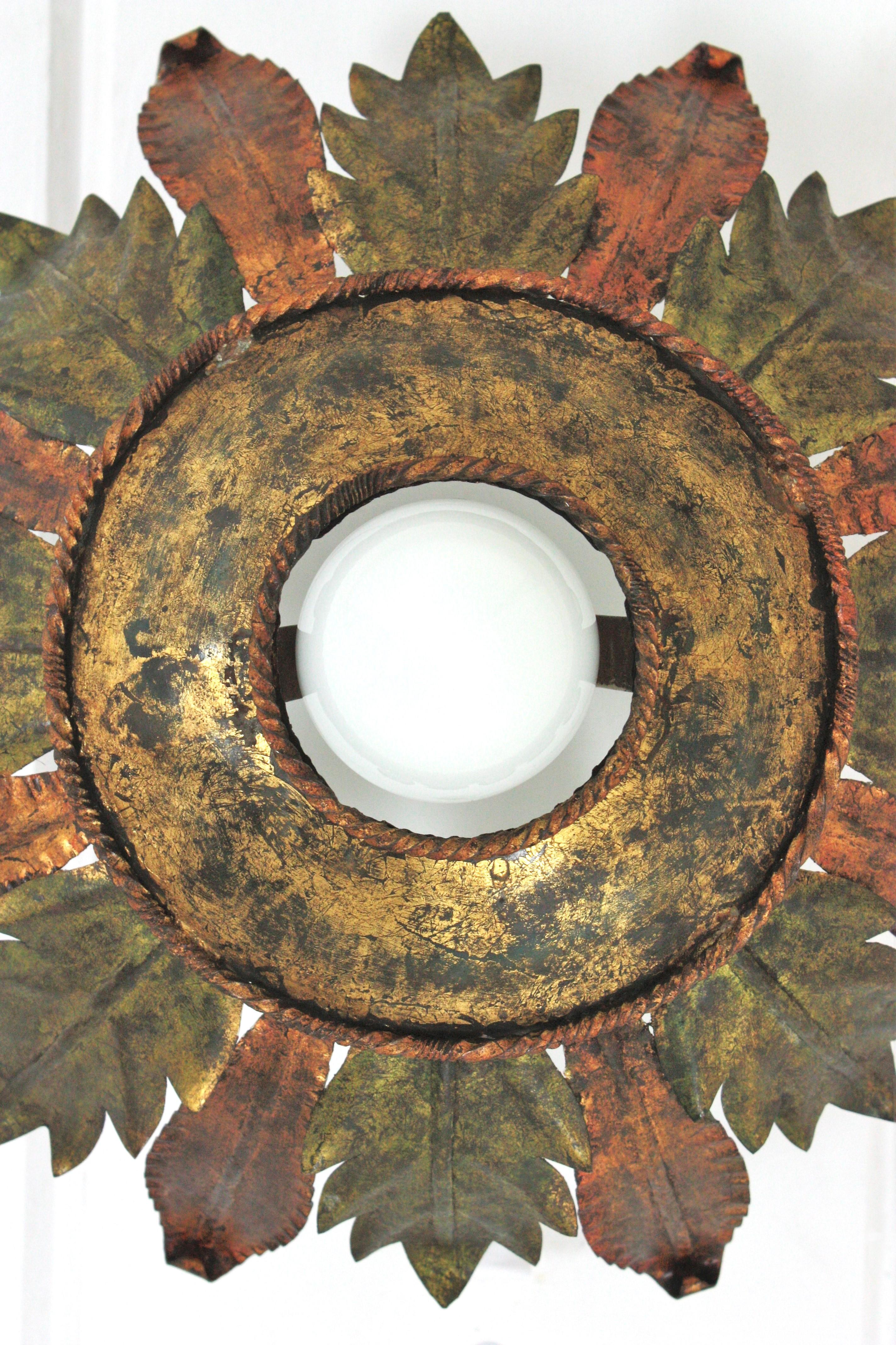 Métal Plafonnier espagnol Foliage Sunburst en vert et fer doré en vente