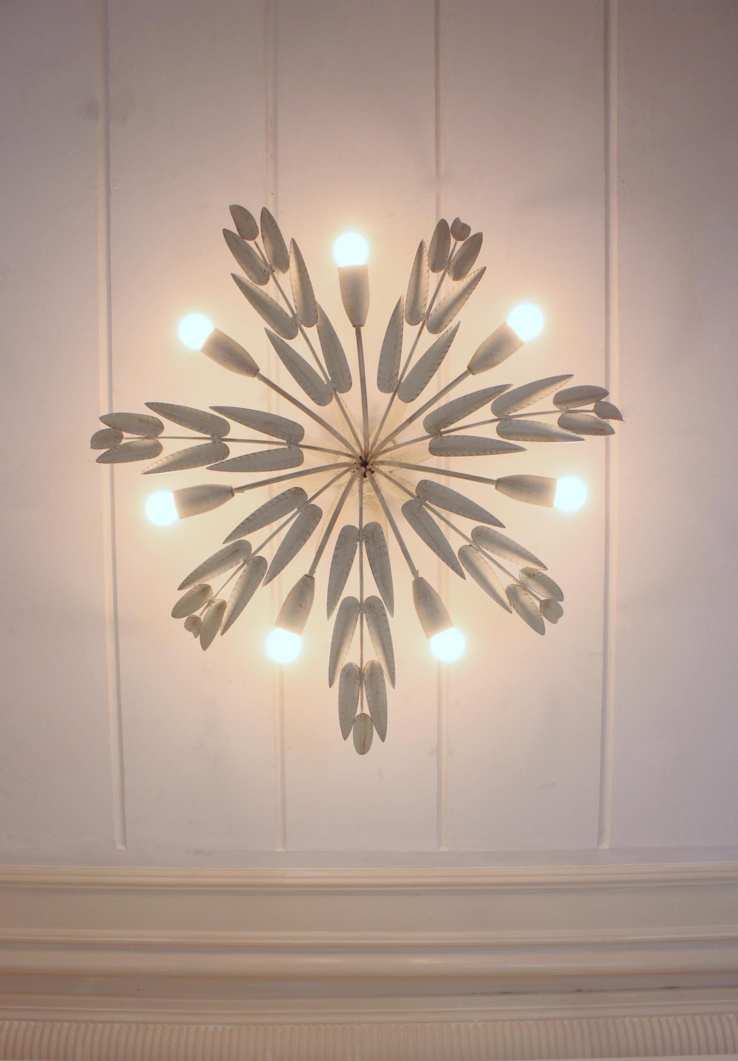 Lámpara de Hierro con Follaje Español, Pátina Blanca, 7 Luces en venta 5