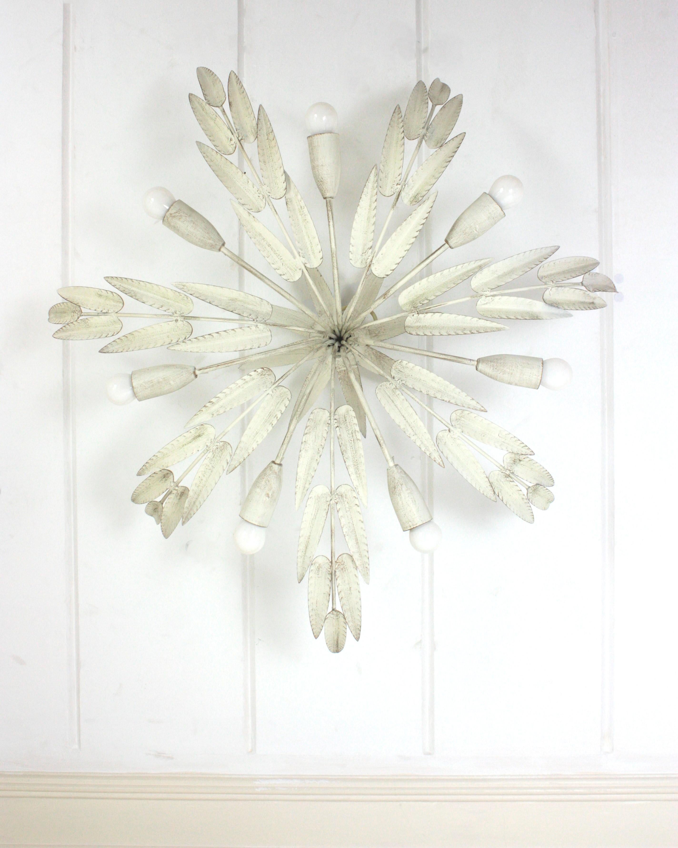 Lámpara de Hierro con Follaje Español, Pátina Blanca, 7 Luces en venta 6