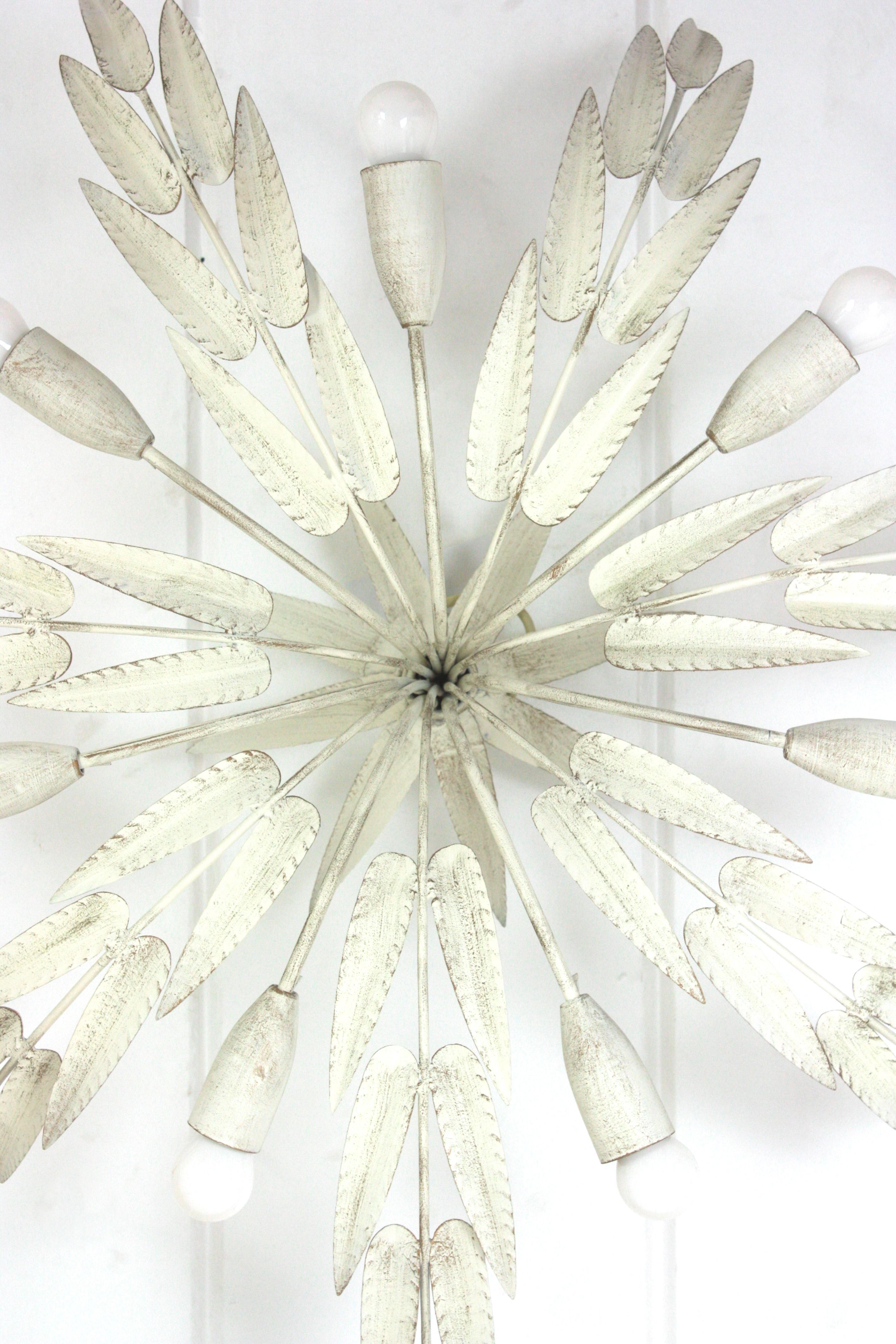 Lámpara de Hierro con Follaje Español, Pátina Blanca, 7 Luces en venta 7