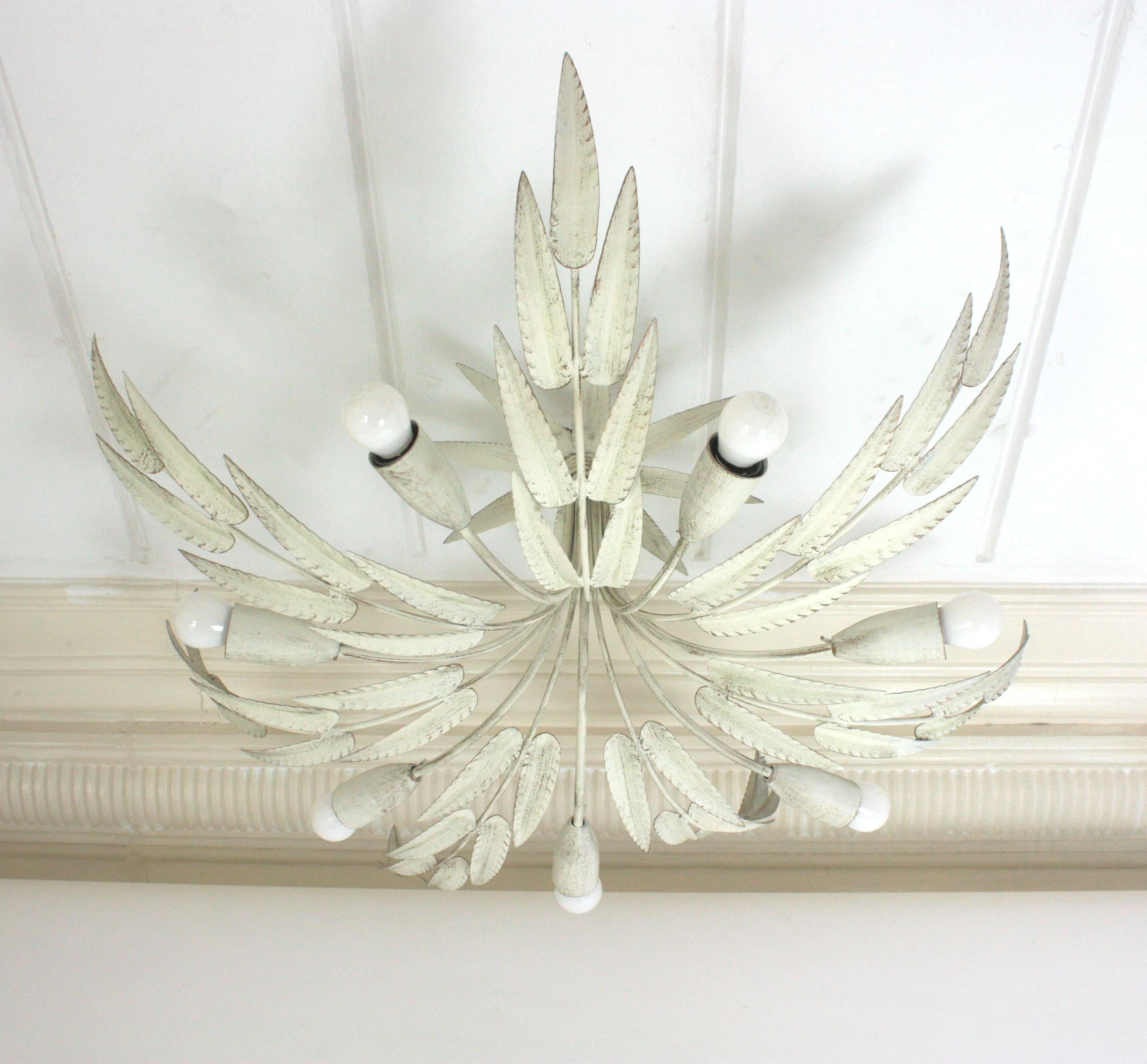 Lámpara de Hierro con Follaje Español, Pátina Blanca, 7 Luces en venta 8