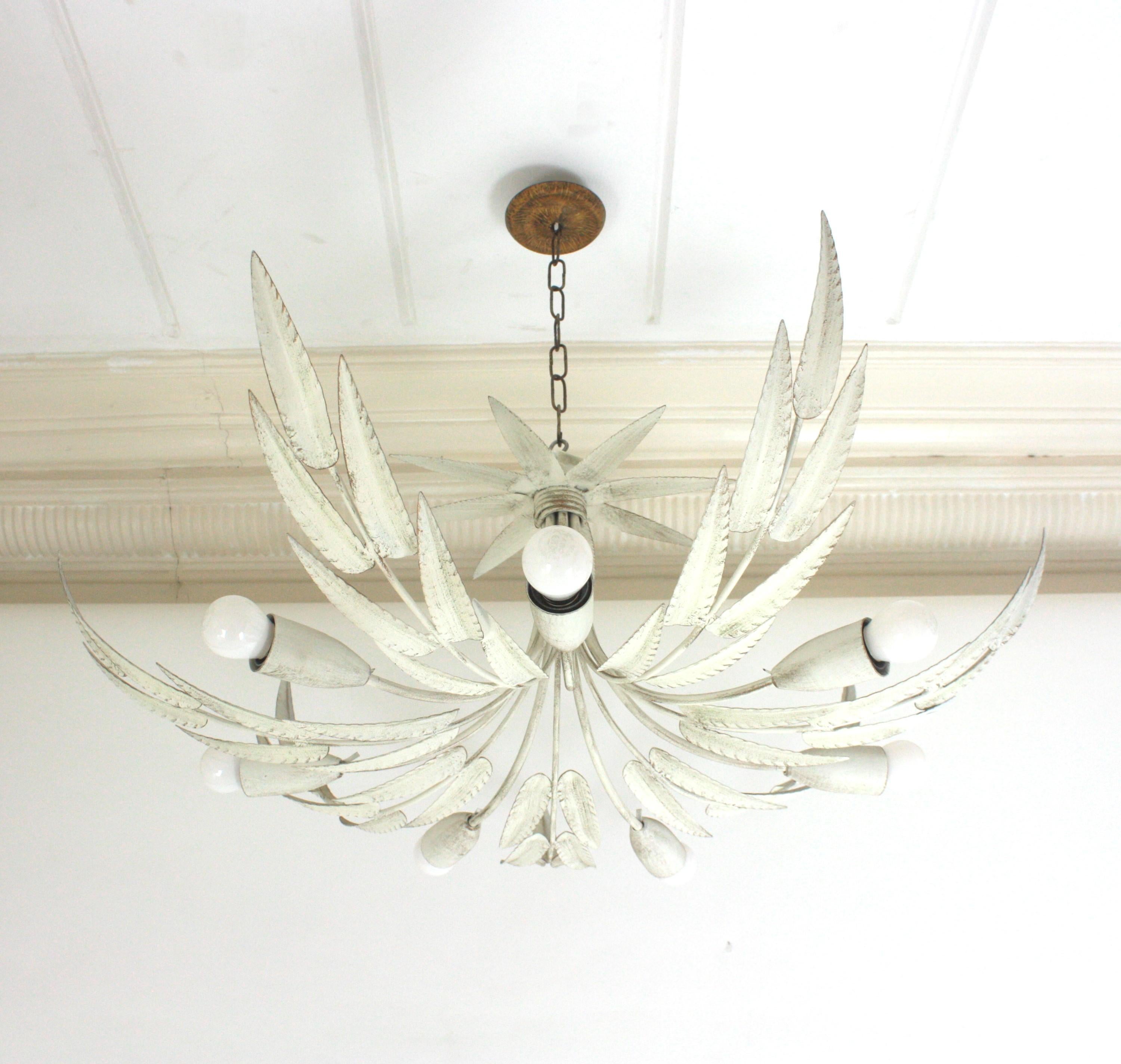 Lámpara de Hierro con Follaje Español, Pátina Blanca, 7 Luces en venta 10