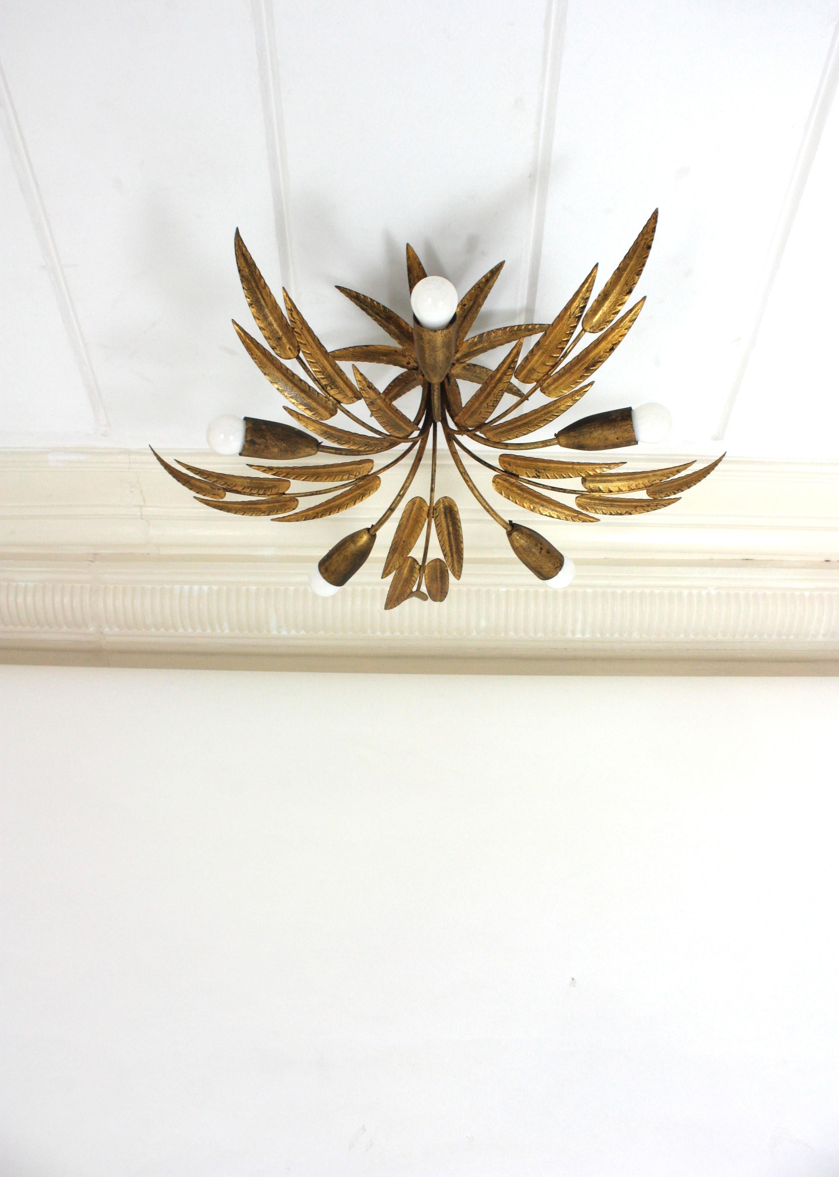 Lámpara / Araña de Follaje Español en Hierro Dorado, 5 Luces en venta 6