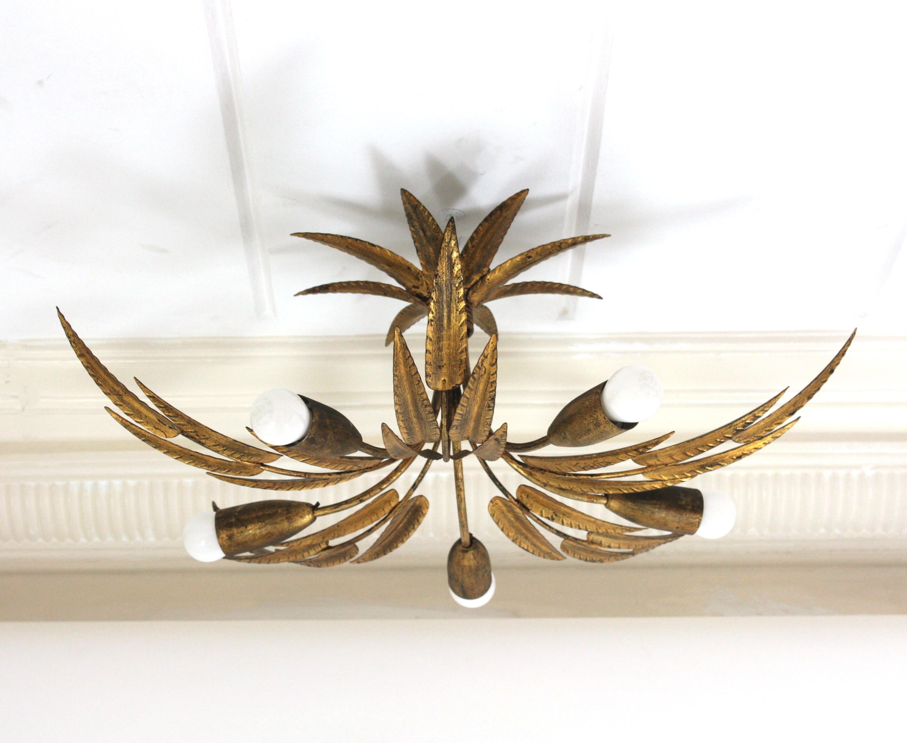 Lámpara / Araña de Follaje Español en Hierro Dorado, 5 Luces Martillado en venta