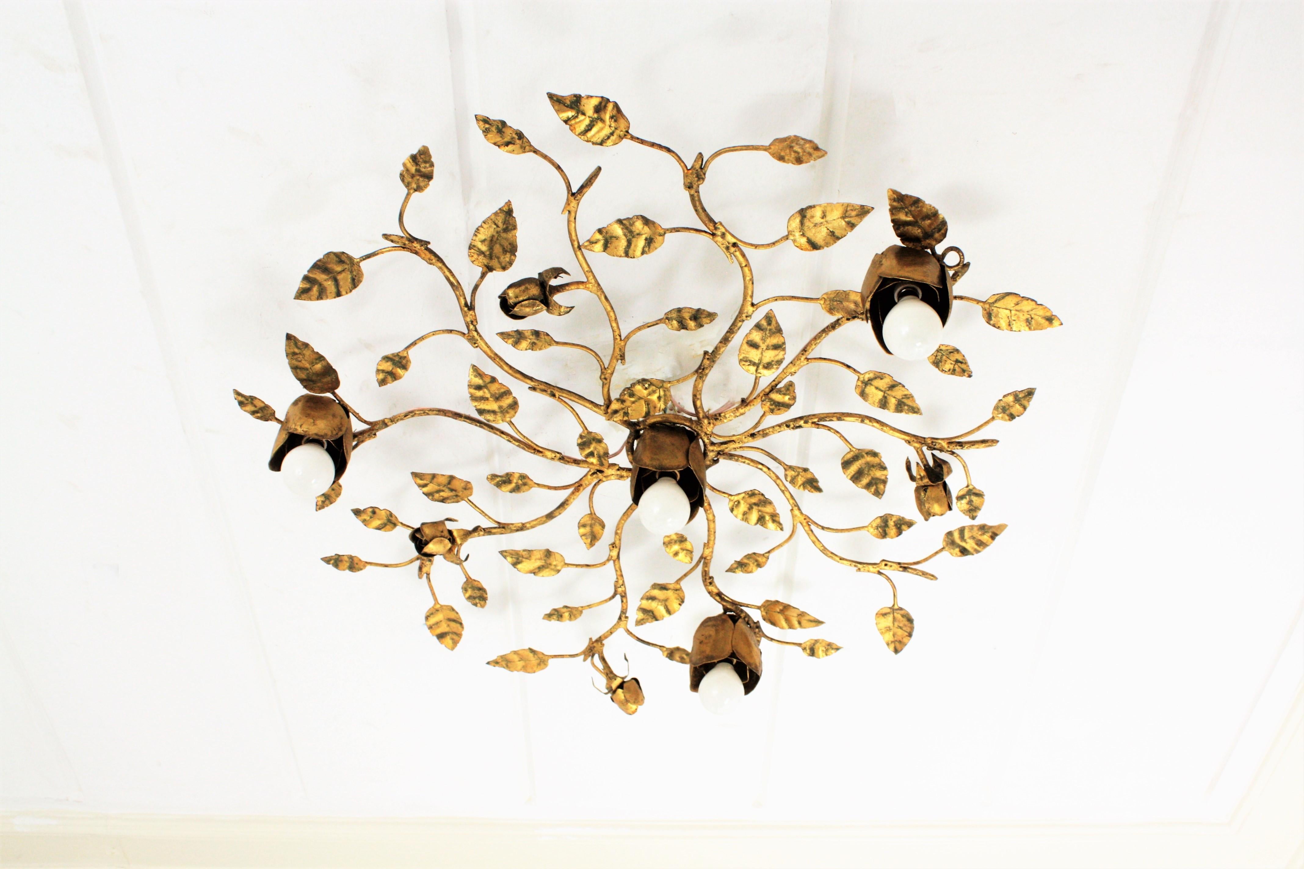 Spanish Foliage Floral Ceiling Light Fixture or Wall Sconce in Gilt Iron In Good Condition In Barcelona, ES
