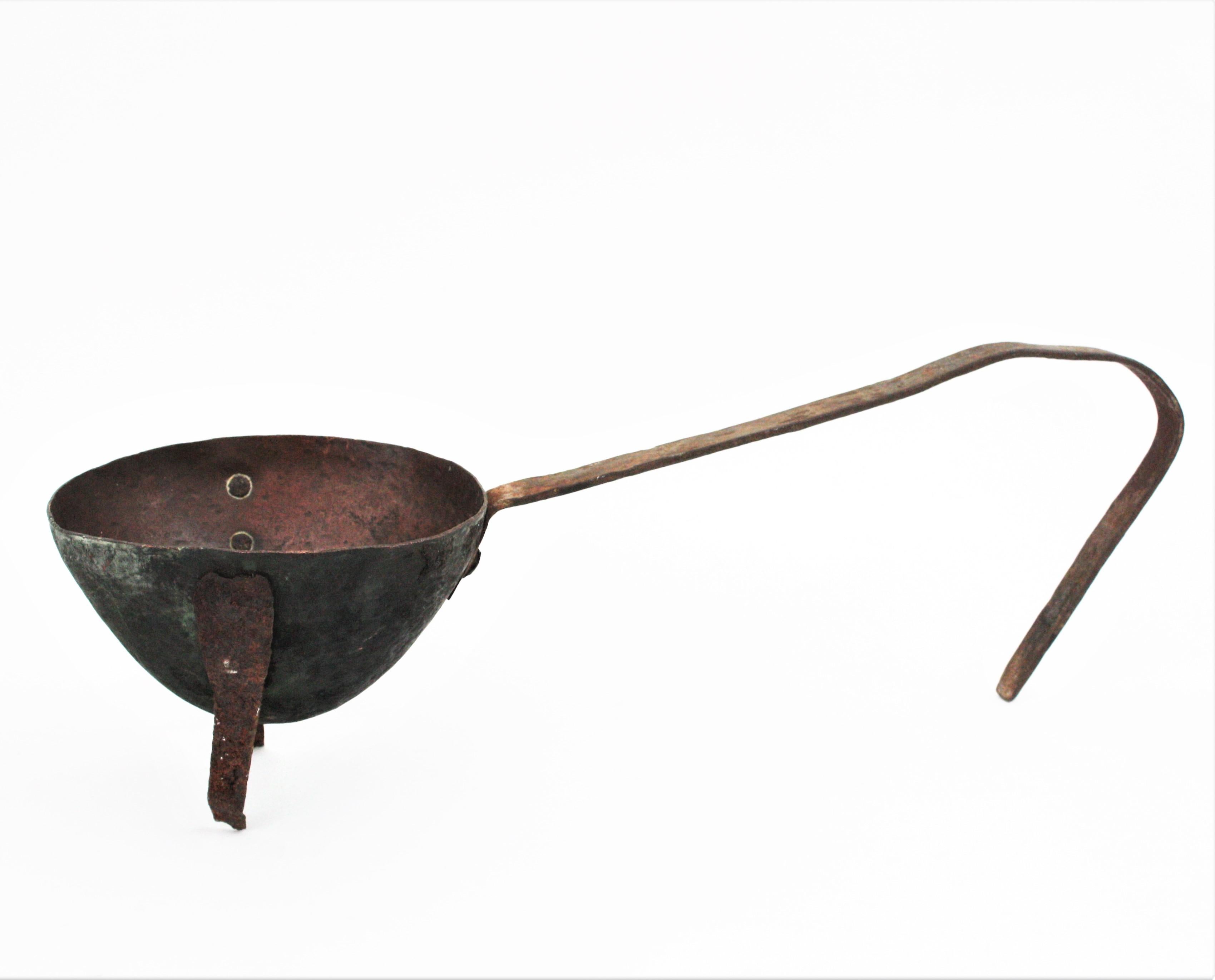 Antique traditional foundry smelting tool, Spain, 1930s-1940s.
Very rustic and primitive iron and copper smelting standing ladle shaped tool.
Originally used to melt metals. Currently displayed as centerpiece or decorative vessel.
Hand forged in