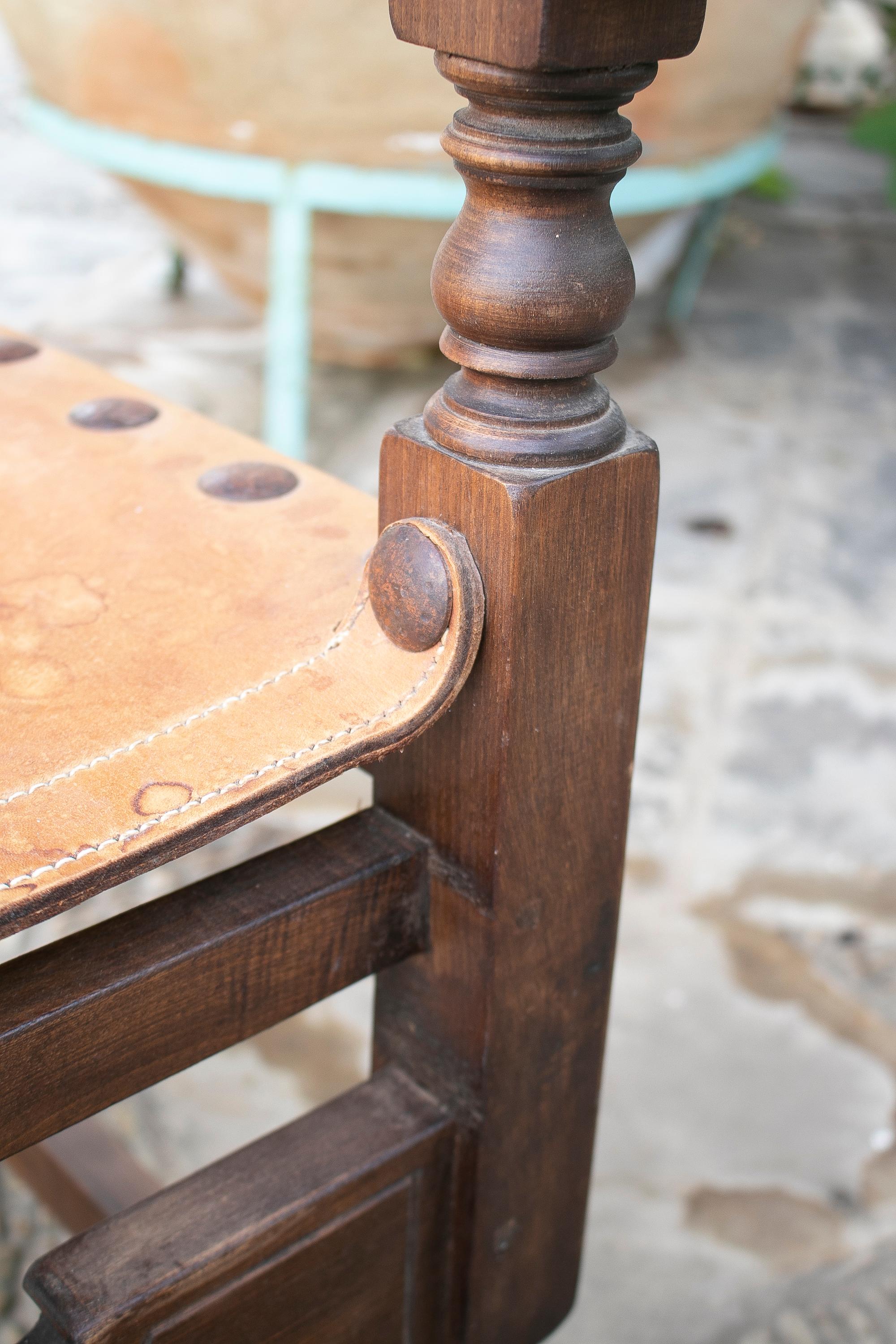 Spanish Friar's Armchair of Carved Wood and Leather For Sale 6